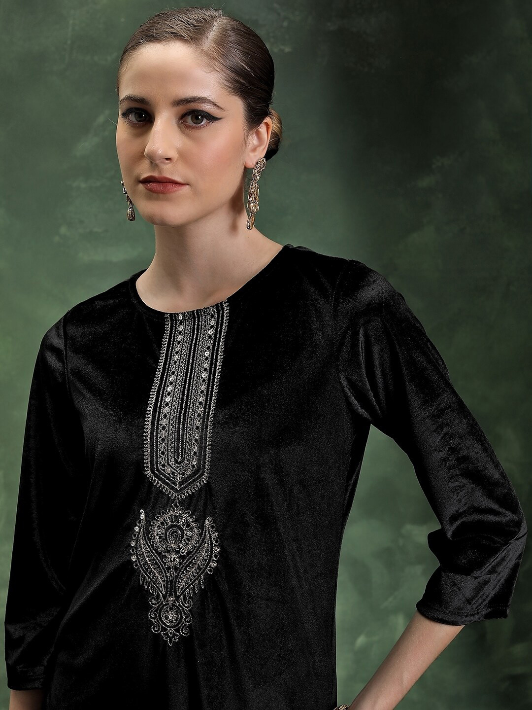 Vishudh Black Thread Work Straight Kurta