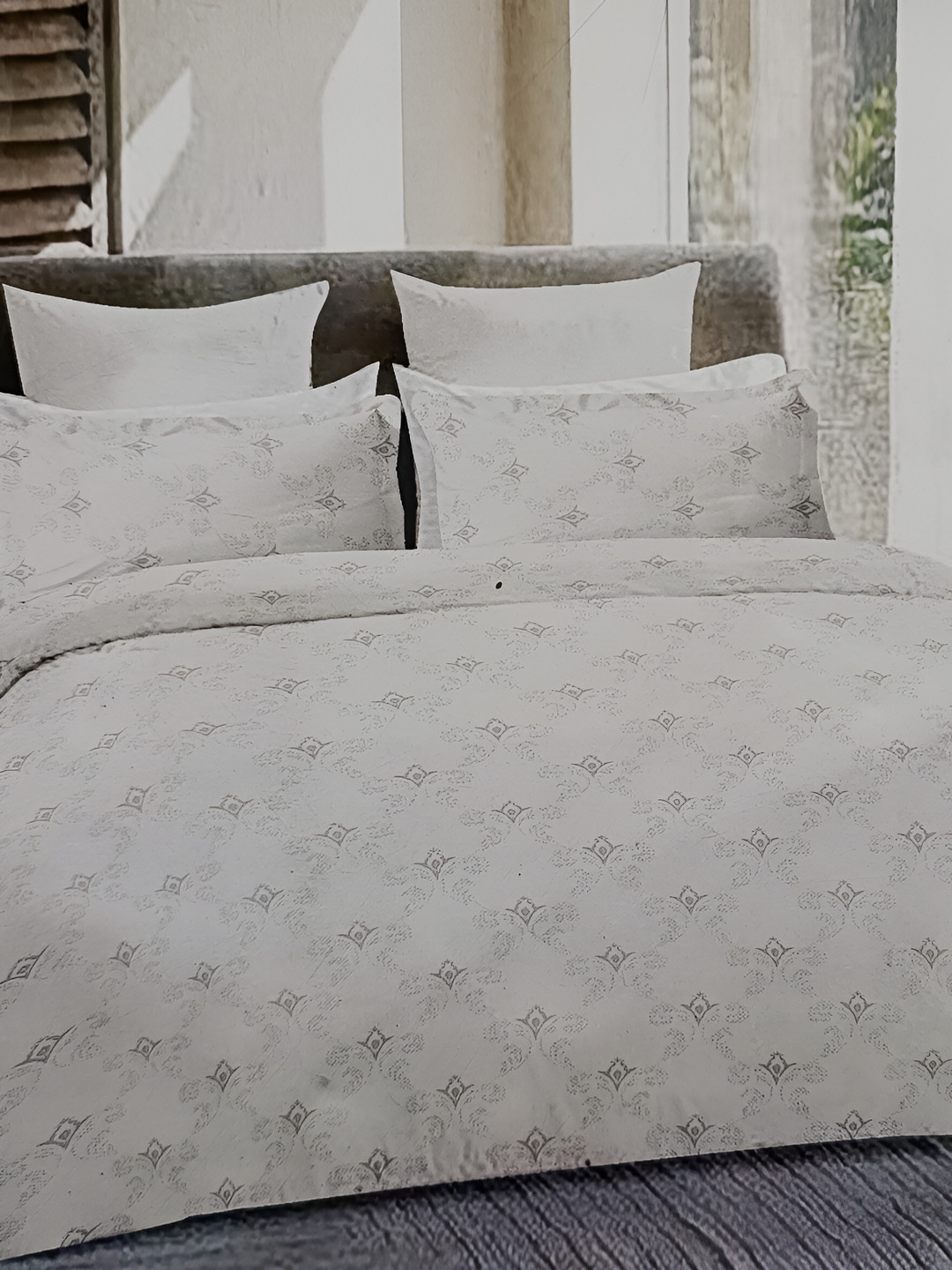 Signature Signature Club Collection White Floral Cotton 300 TC King Fine Bedsheet with 2 Pillow Covers-108 x 108 inches