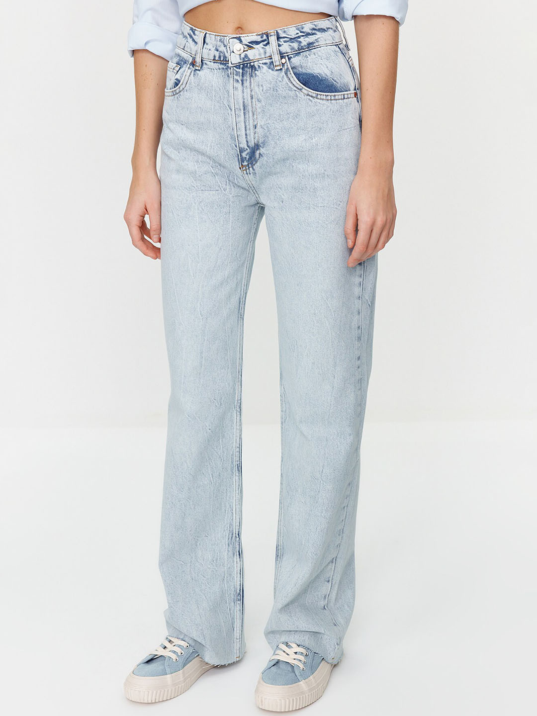 Trendyol Women Ak Mavi Mid-Rise Clean Look Heavy Fade Pure Cotton Jeans