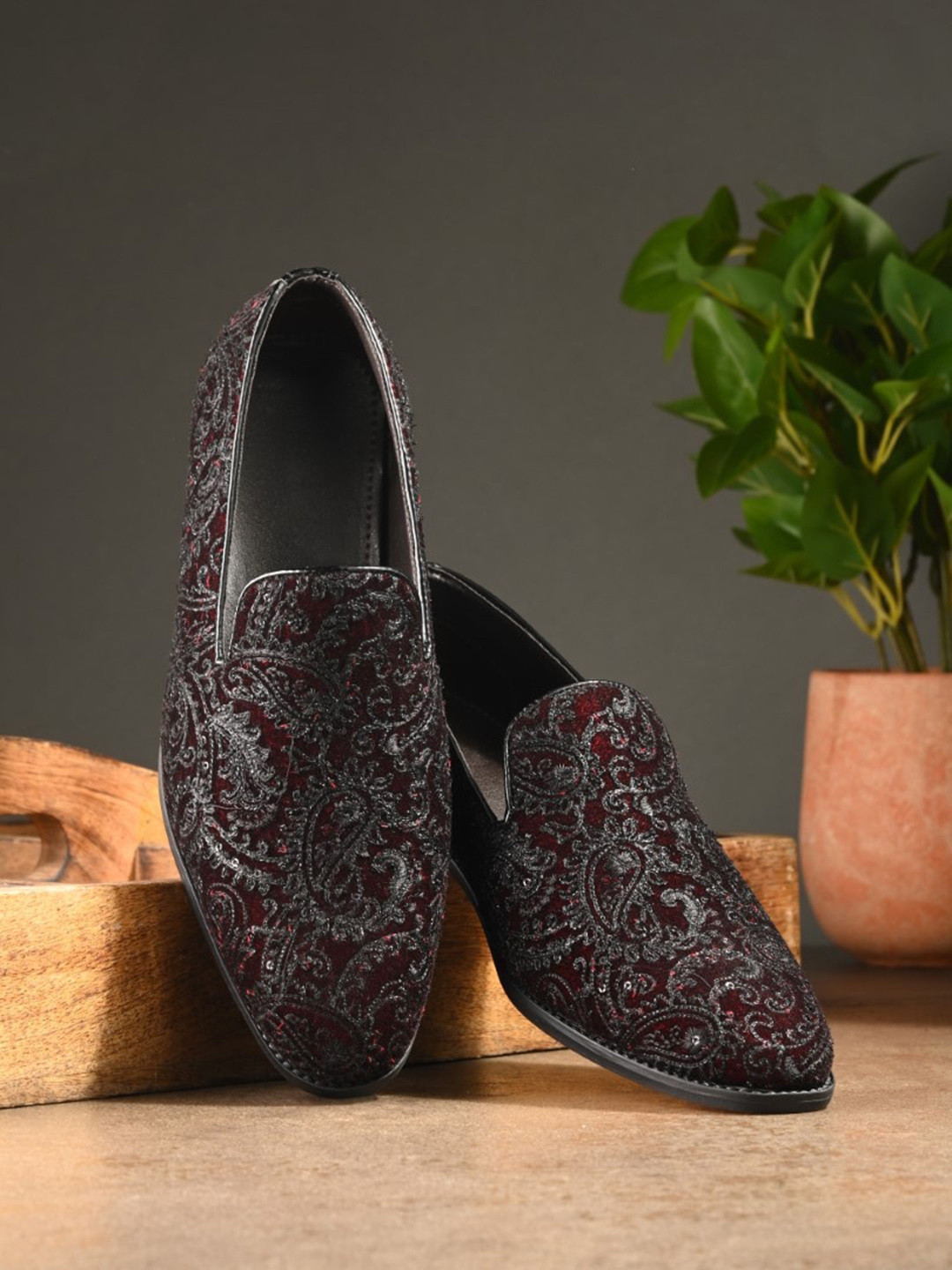 House of Pataudi Men Ethnic Embroidered PU Espadrilles