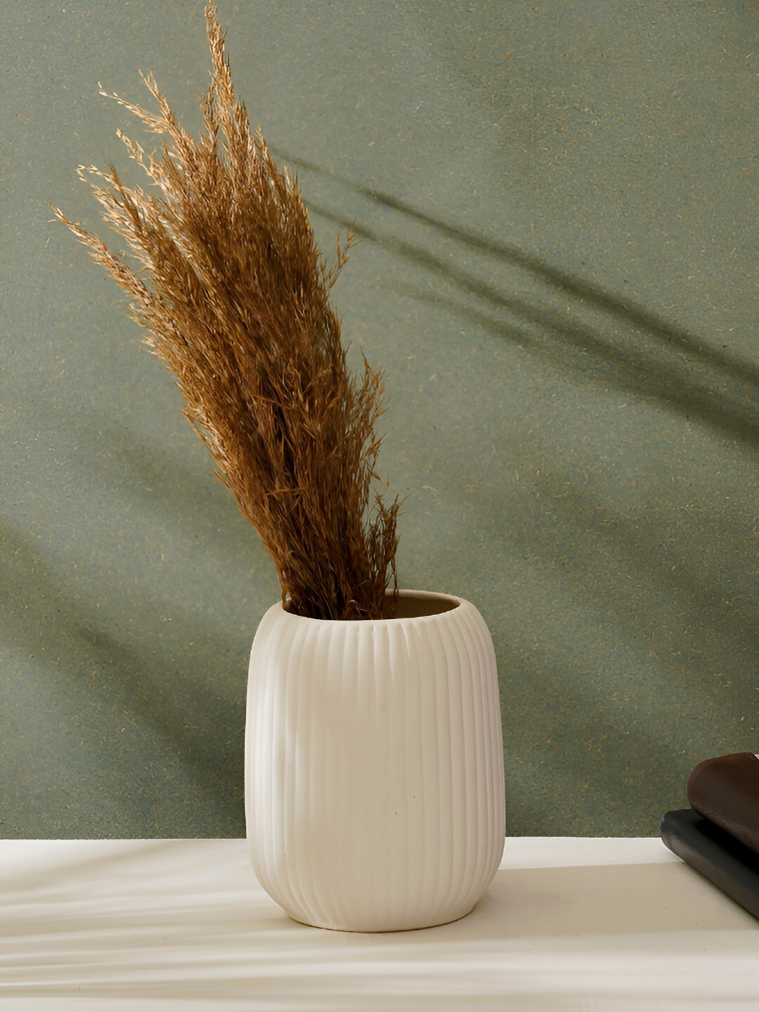 PUREZENTO White Ceramic Vase