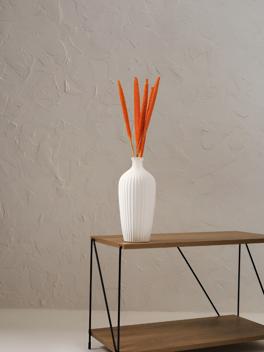 PUREZENTO White Textured Saroi Vase