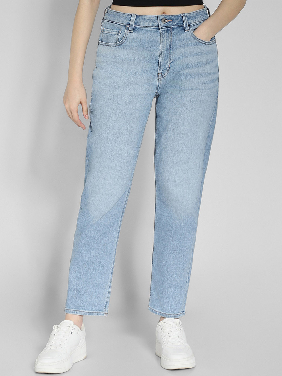 AMERICAN EAGLE OUTFITTERS Women Heavy Fade Mom Fit Clean Look Pure Cotton Jeans