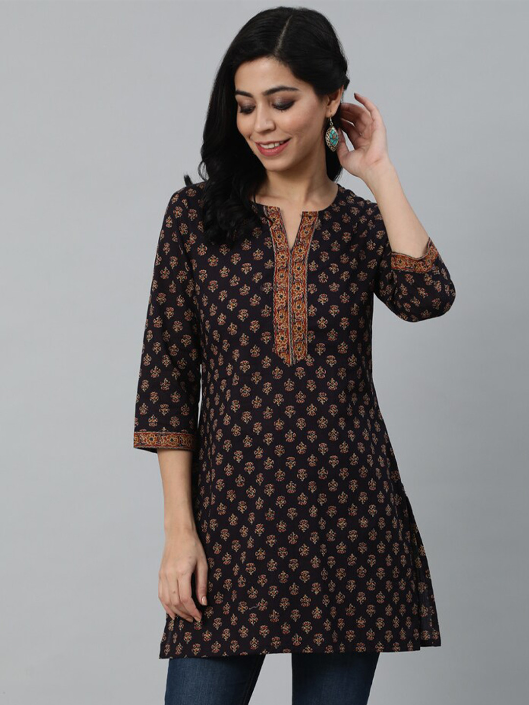 Nayo Ethnic Morifs Printed Notched Neck Three Quarter Sleeves Kurta