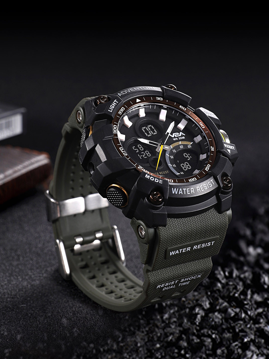 V2A Men Embellished Dial & Bracelet Style Straps Analogue Watch V2A-JF-1614-Green