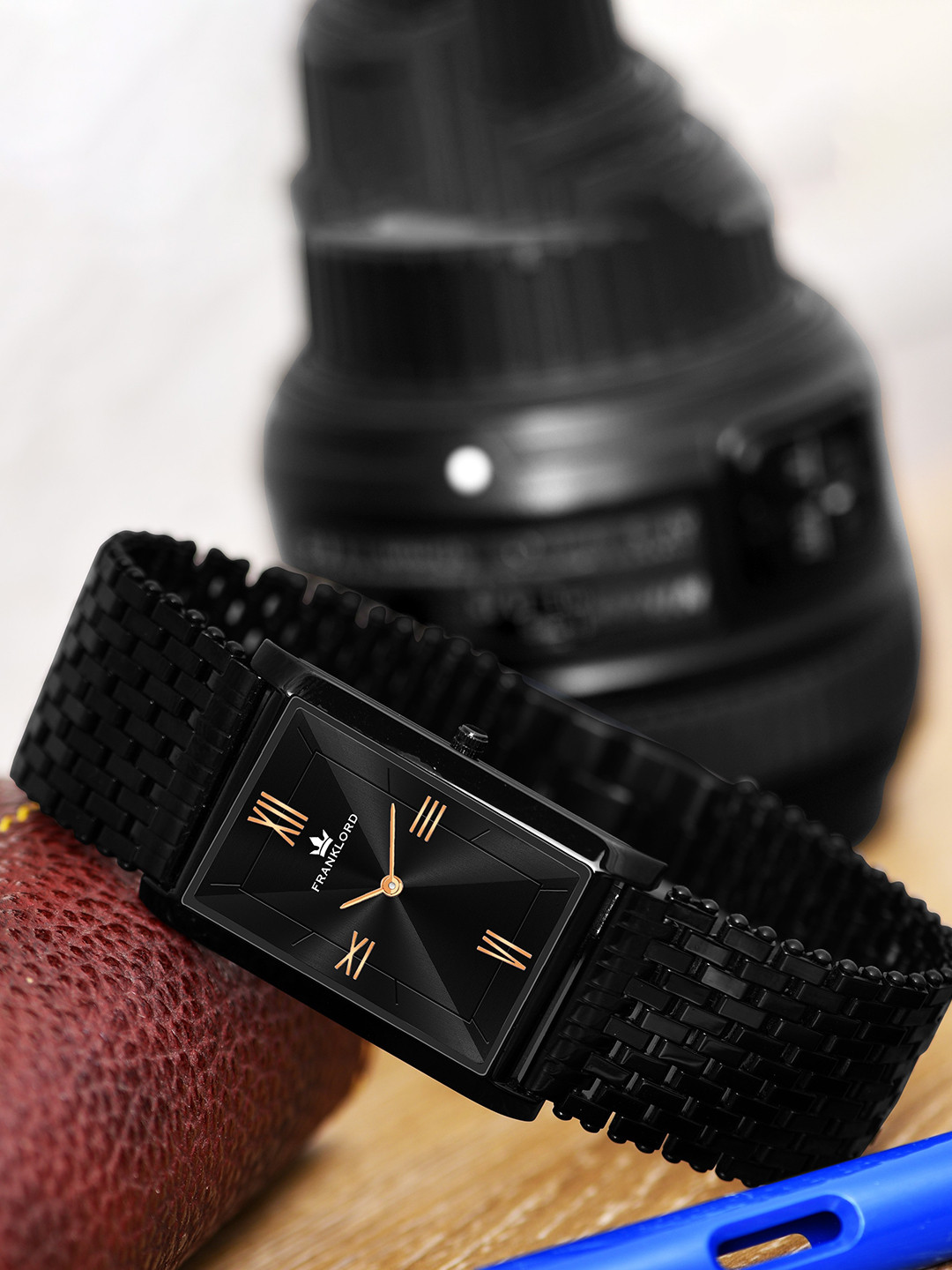 Franklord SUPER SLIM SERIES Men Embellished Dial Analogue Watch F-105 BLG A