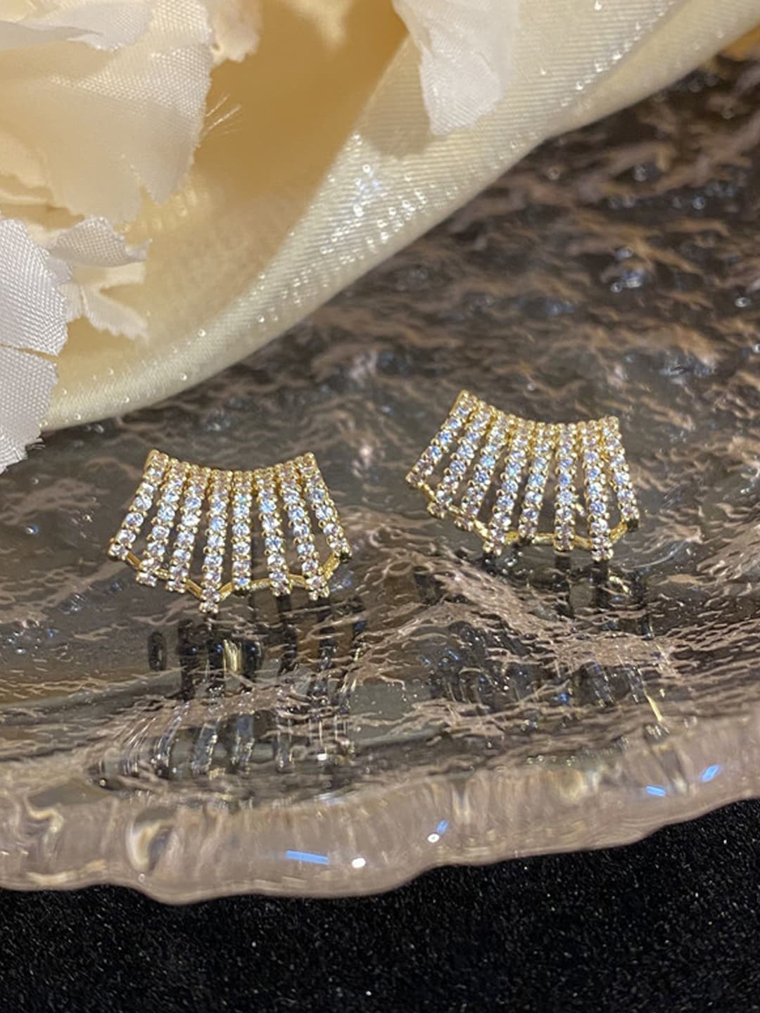 FIMBUL Gold-Plated Stainless Steel Stones Studded Contemporary Studs Earrings