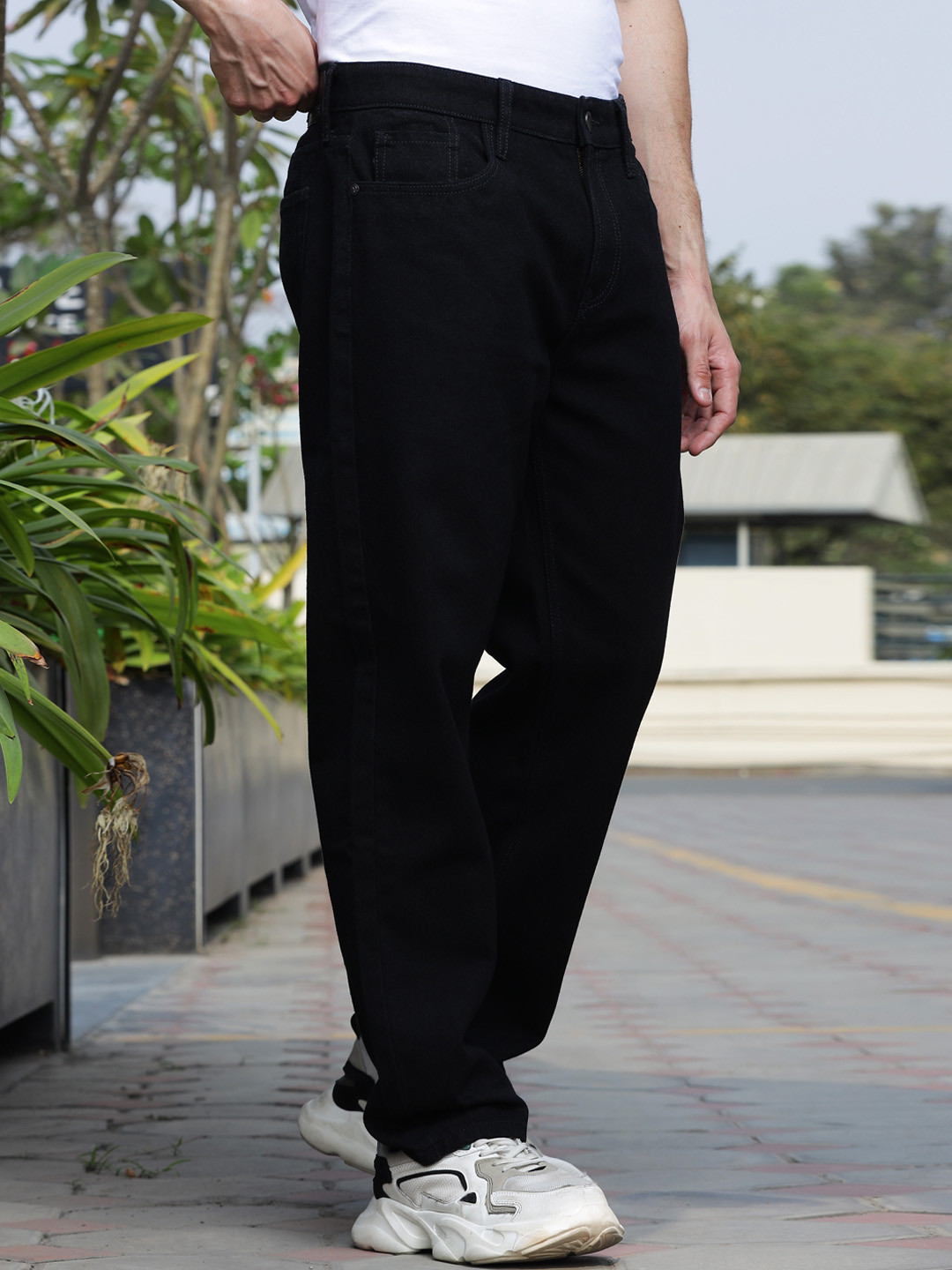 HERE&NOW Black Men Mid-Rise Loose Relaxed Fit Cotton Jeans