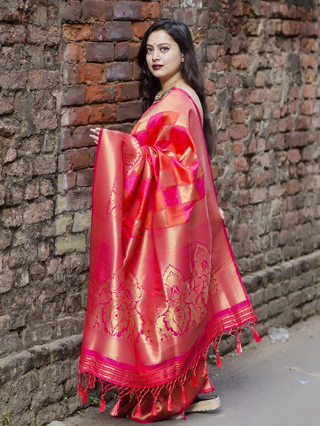 KALINI Ethnic Motifs Woven Design Zari Banarasi Saree