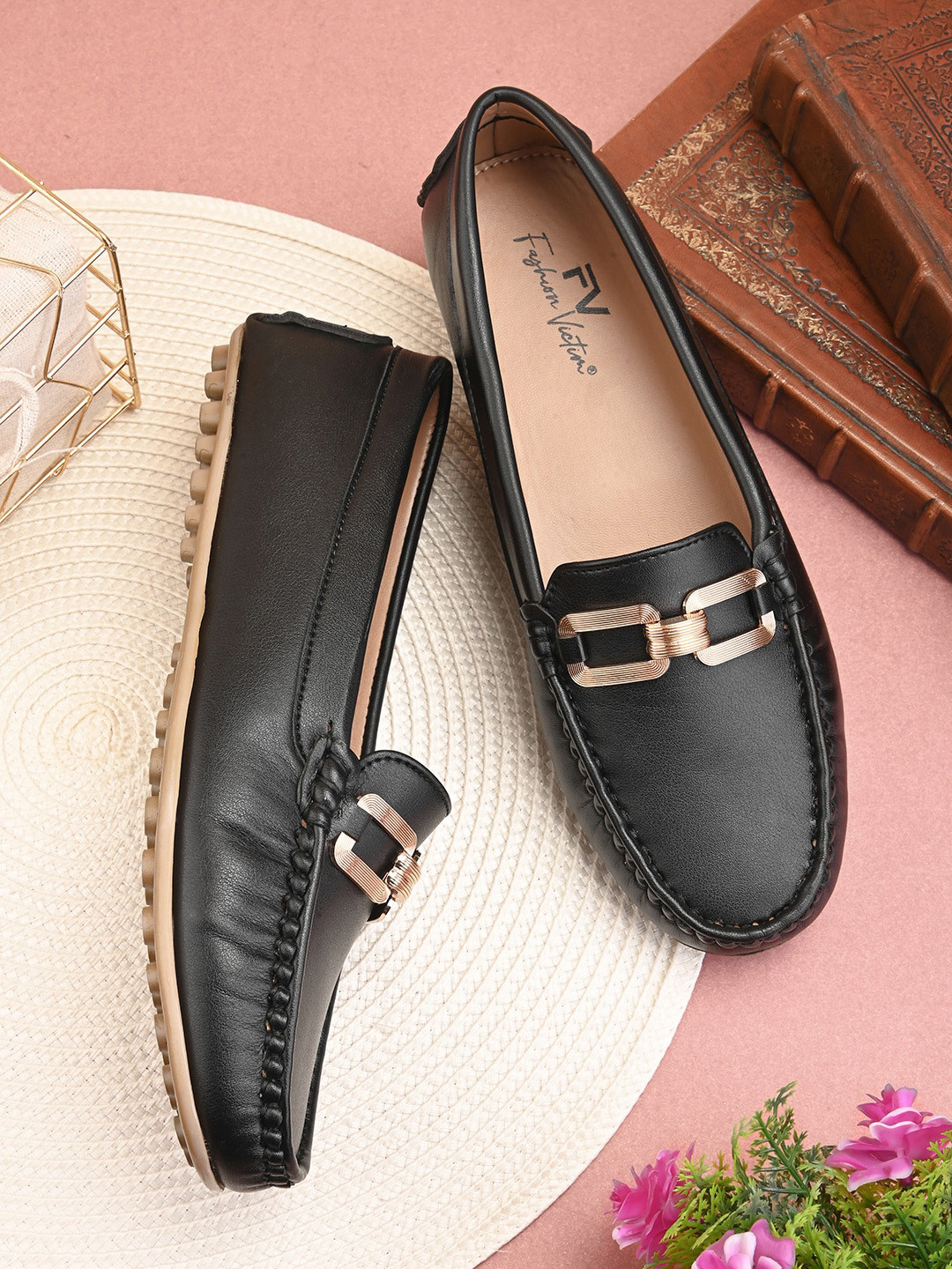 Fashion Victim Women Textured Round Toe Lightweight Horsebit Loafers