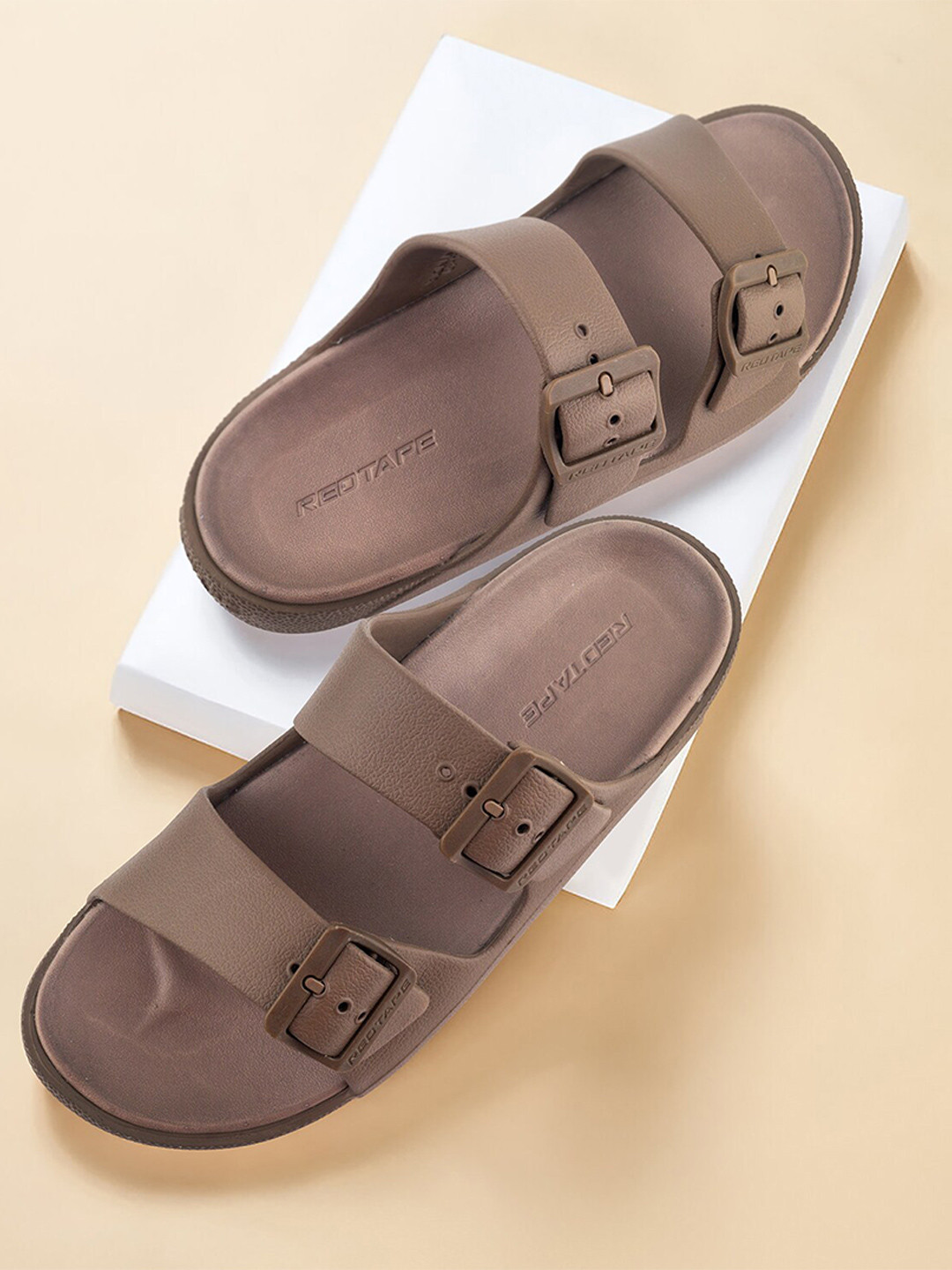 Red Tape Men Rubber Sliders