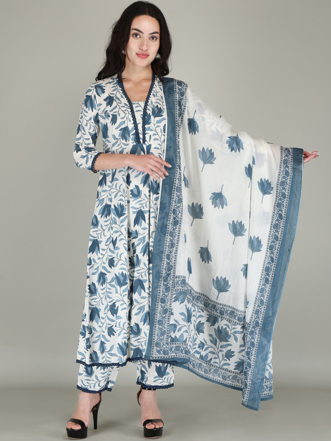 PARTHVI Floral Printed Regular Phulkari Kurta with Trousers & Dupatta