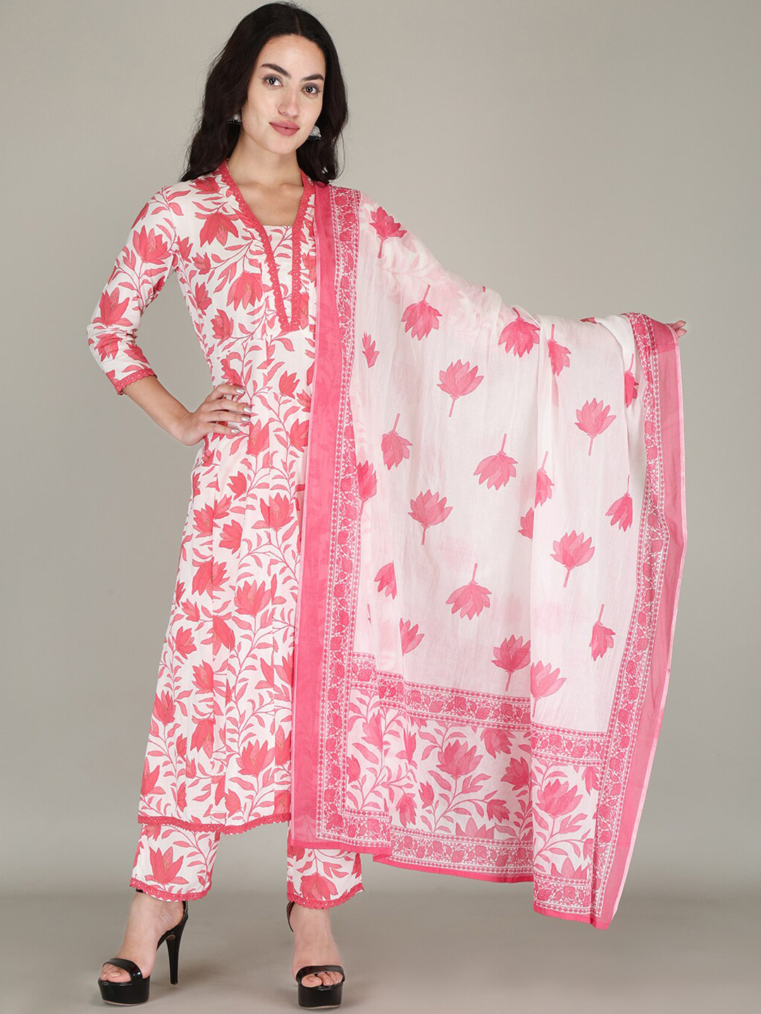 PARTHVI Floral Printed Regular Phulkari Kurta with Trousers & Dupatta