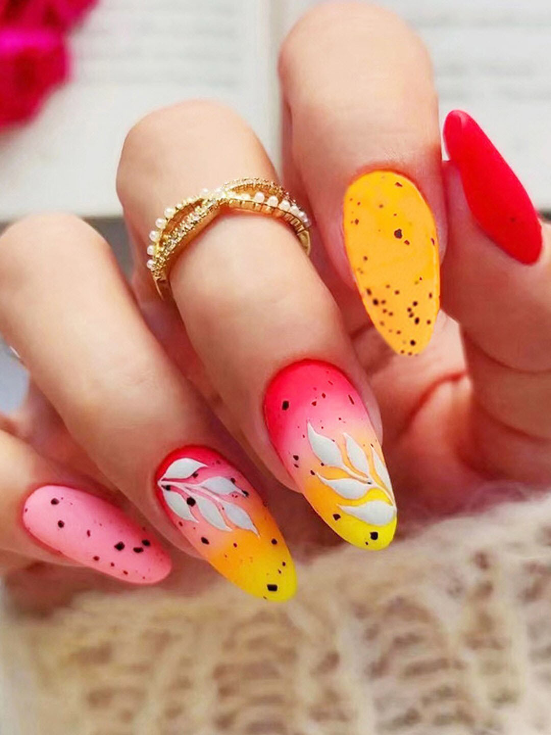 Secret Lives 24 Pcs Spring Leaves False Nails