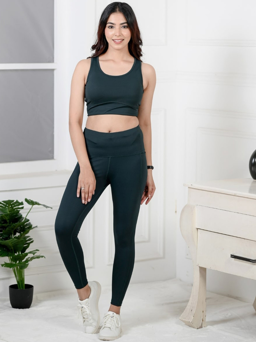 Mlada Women Mid-Rise Active Wear Gym Tights