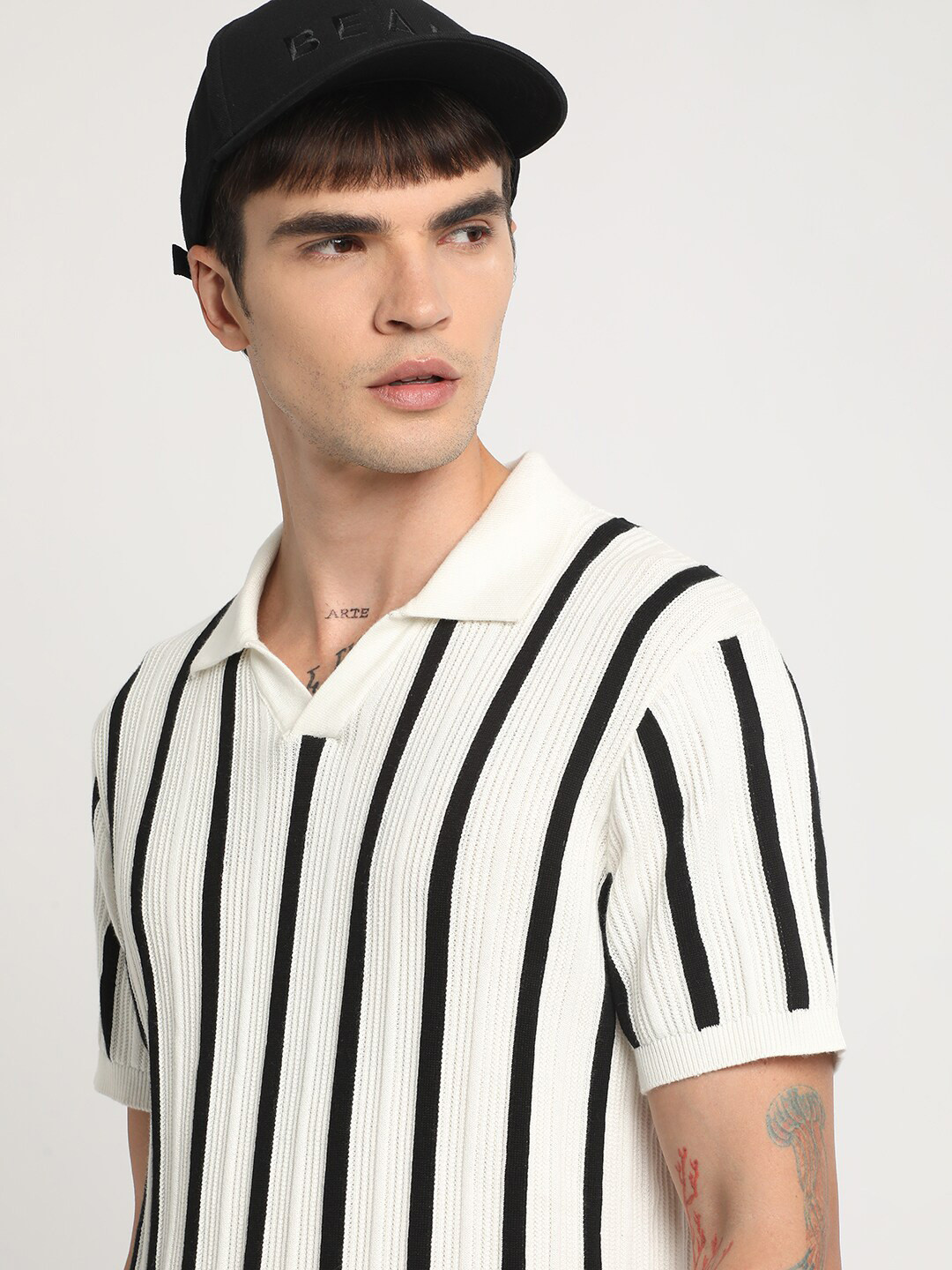 THE BEAR HOUSE Men White Vertical Polo Tshirt Striped Cotton Collar Regular Fit T-shirt