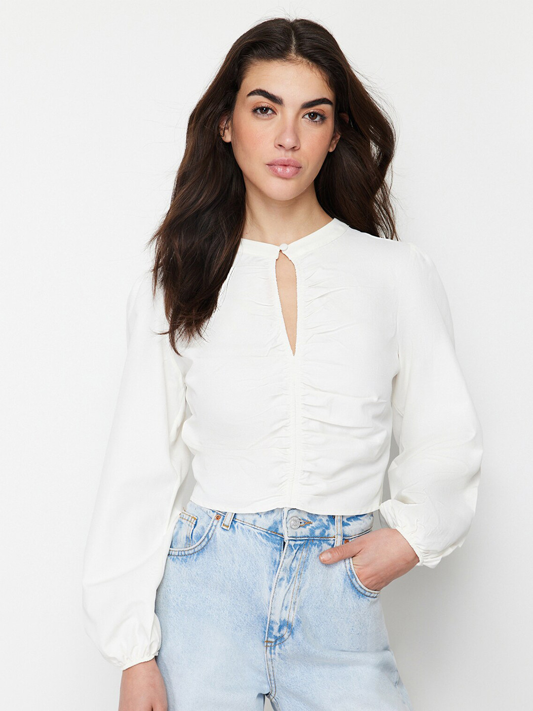 Trendyol Keyhole Neck Cufffed Sleeves Crop Top