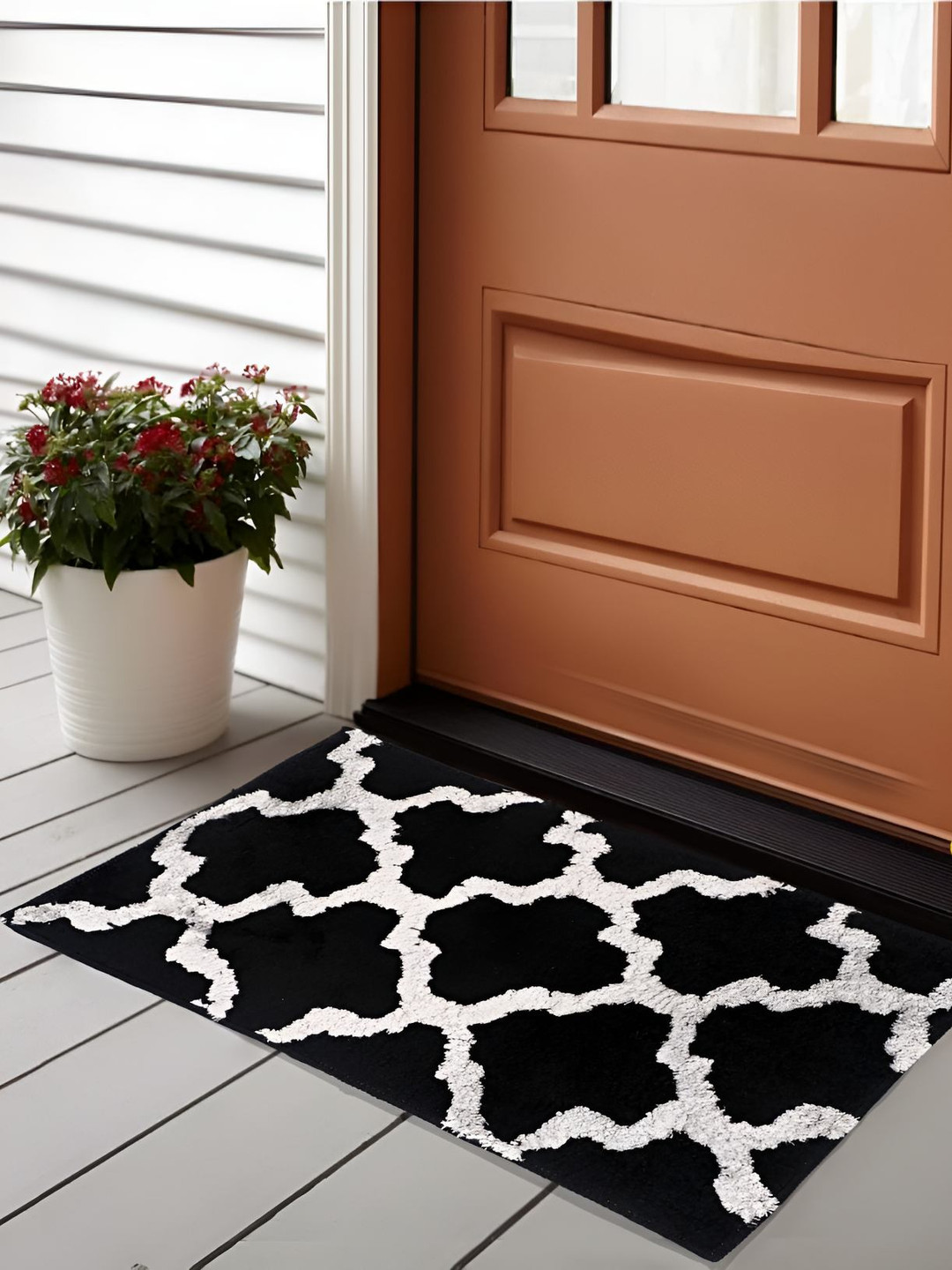 Bajo's White & Black Geometric Pattern Anti-Skid Quick-Dry Soft Doormat
