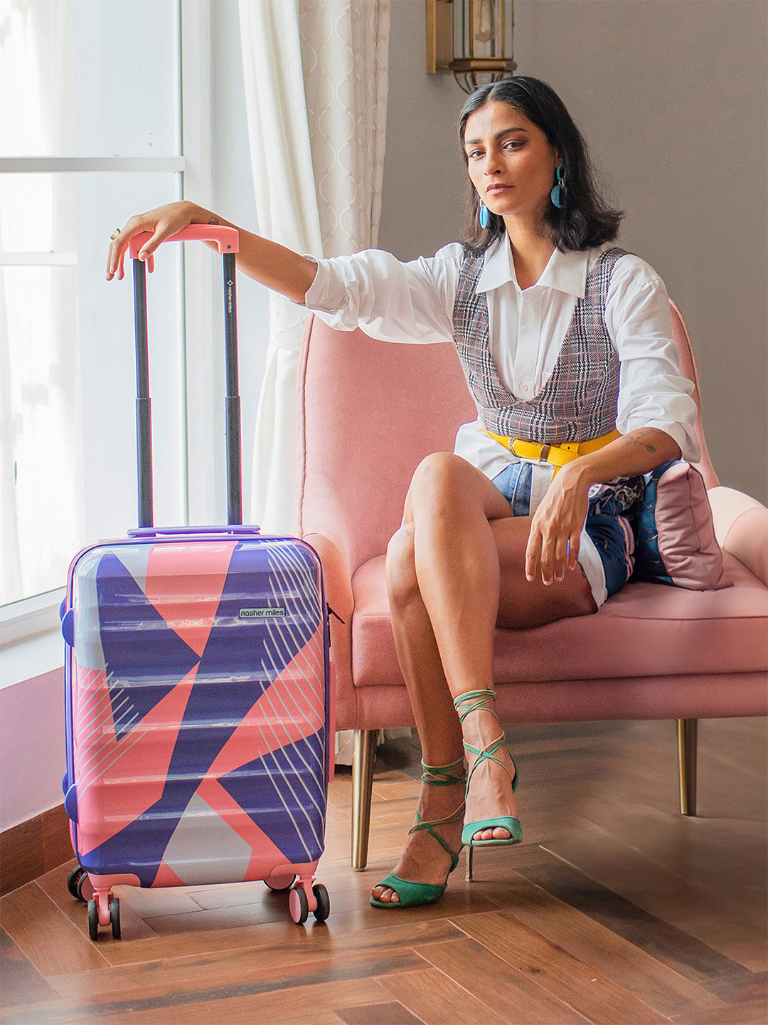 Nasher Miles Chicago Hard-Sided Polycarbonate Cabin Pink-Grey Trolley Bag - 20Inch 55cm