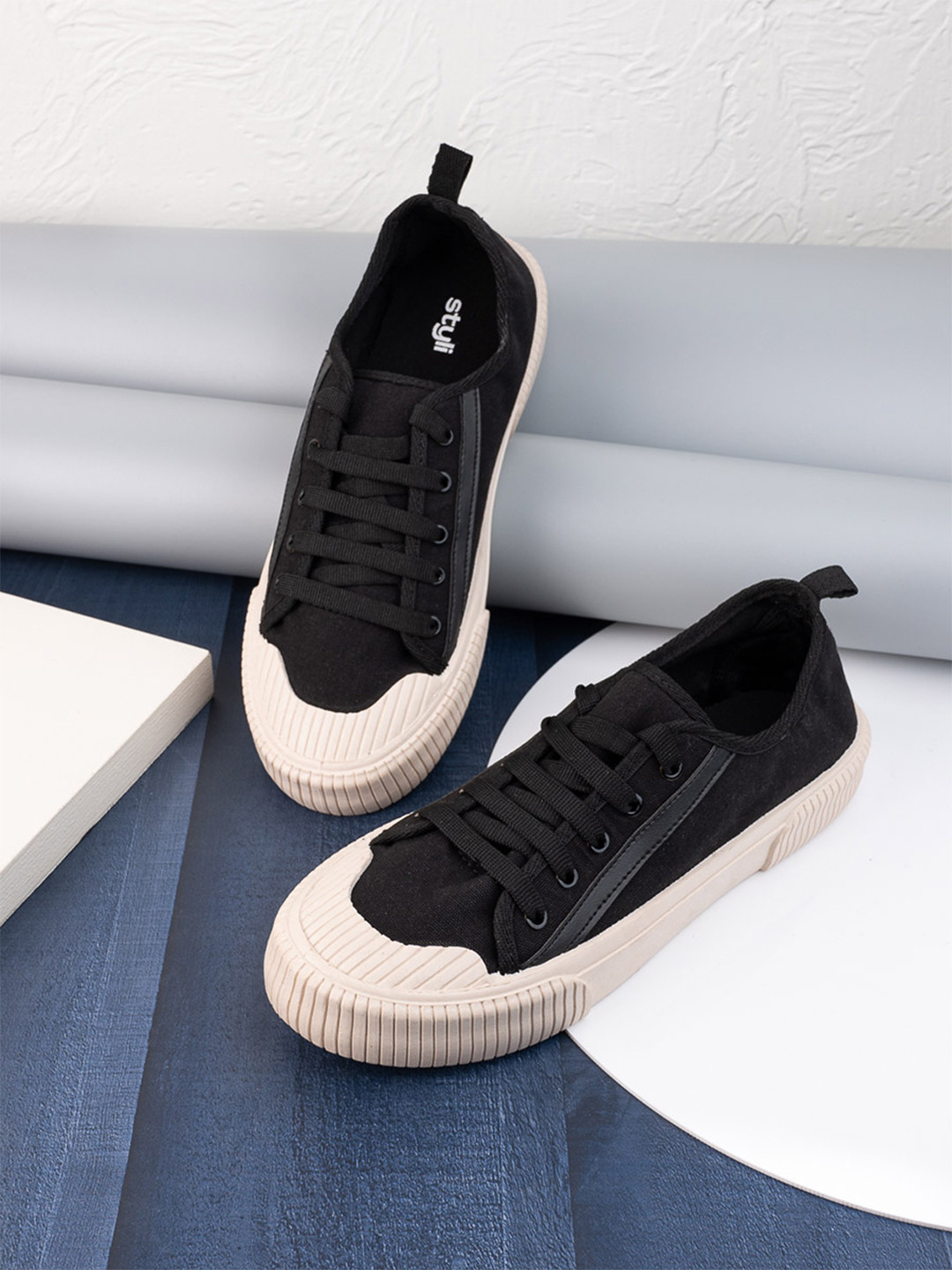 Styli Men Lace Up Textured Sole Casual Shoes