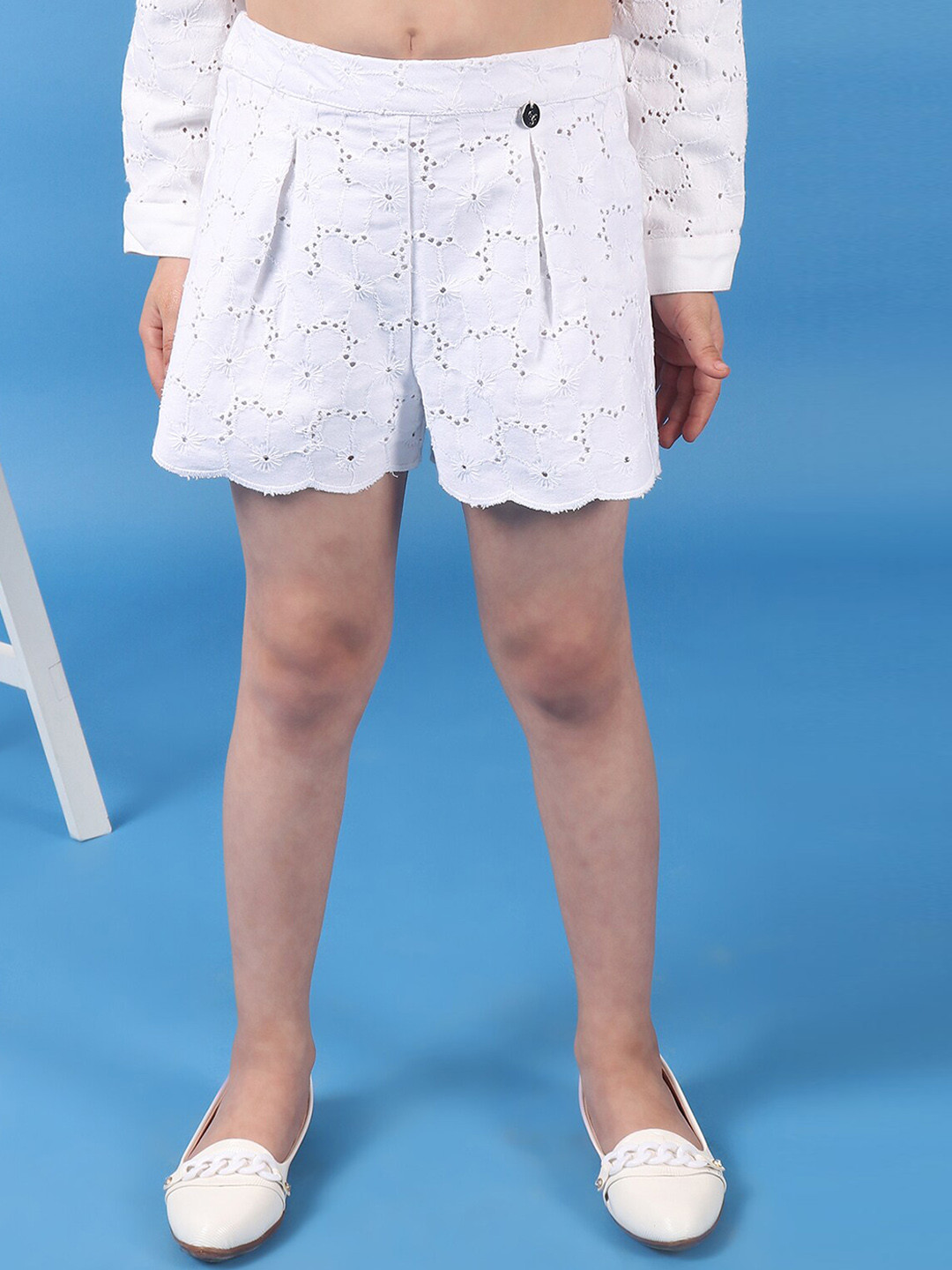 One Friday Kids Self Design White Girls Pure Cotton Schiffli shorts With Bow