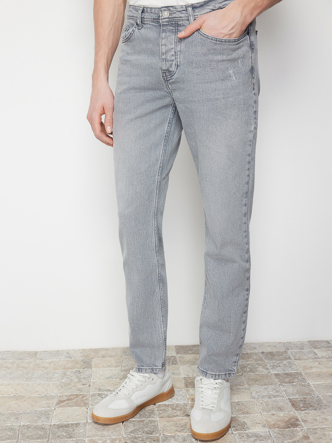 Trendyol Men Mid-Rise Low Distress Jeans