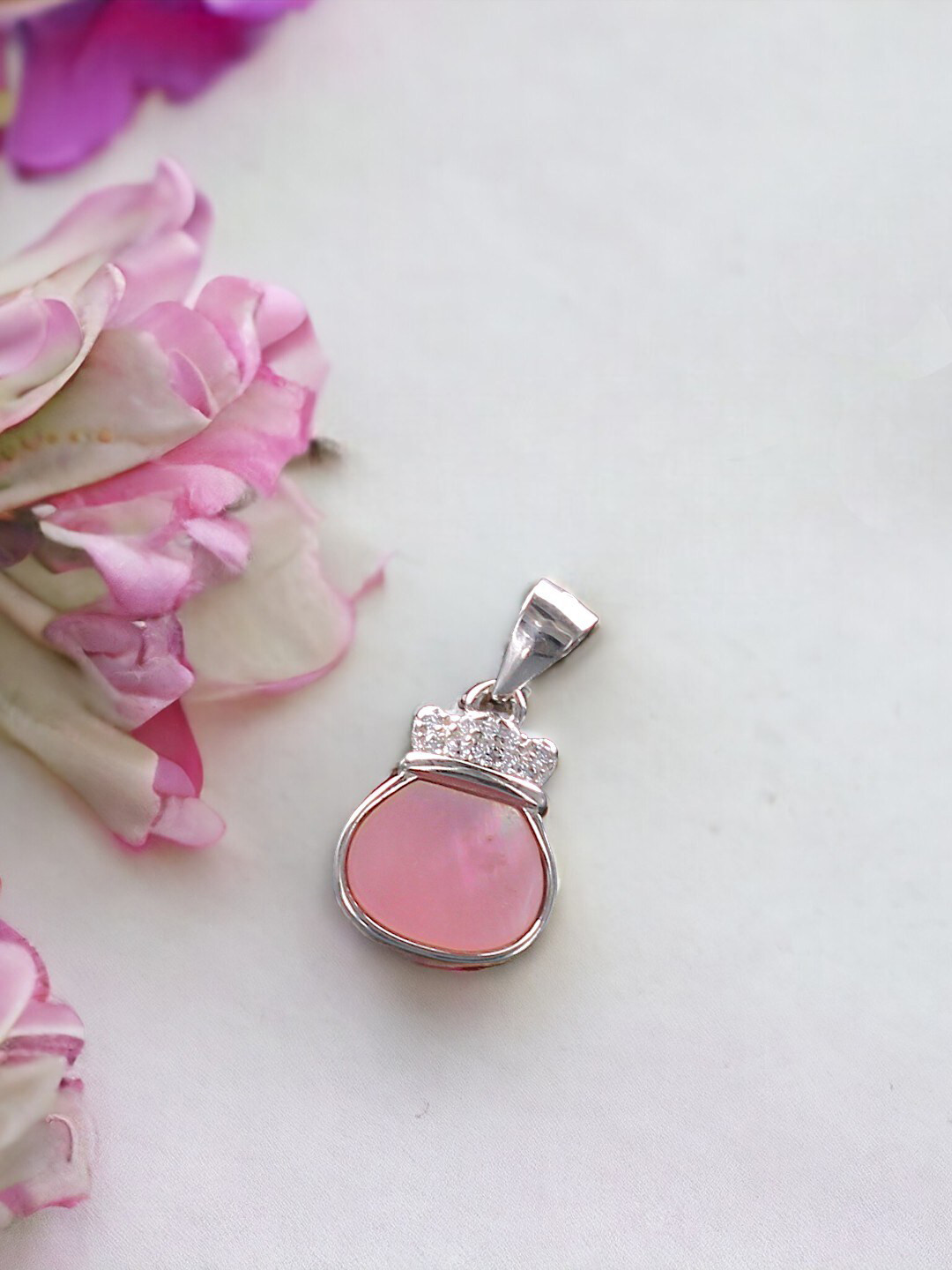 Taraash 925 Sterling Silver Bow-Shaped Circular Cubic Zirconia Pendant