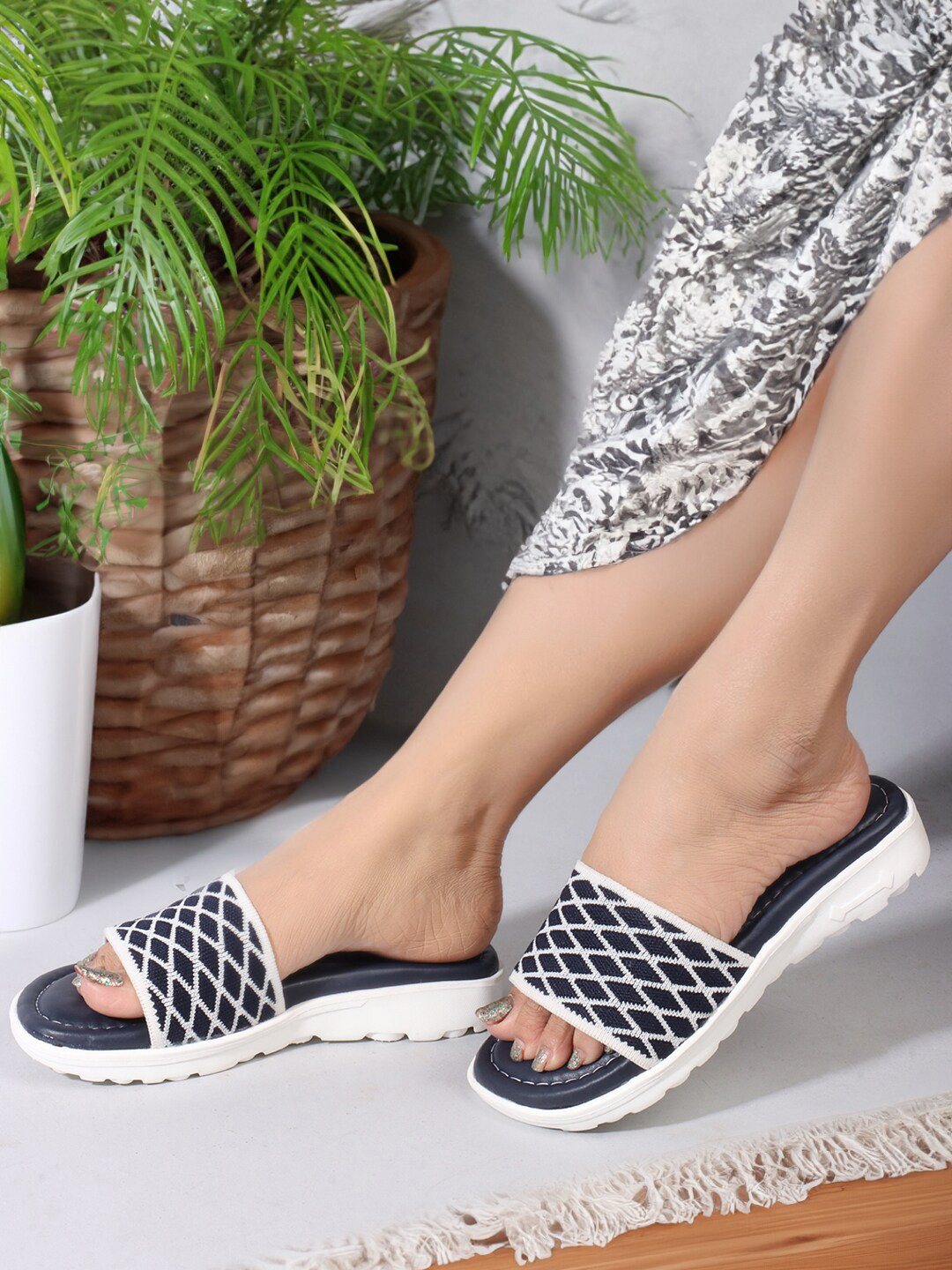 Carlton London Women Textured Sliders