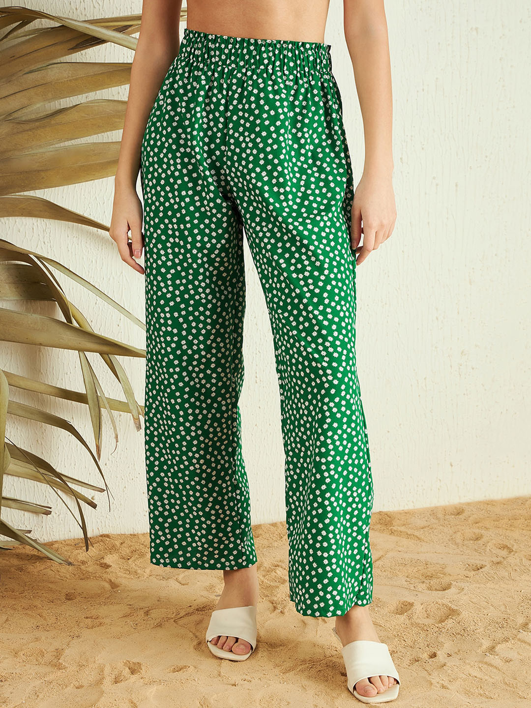 Berrylush Women Green Floral Printed High-Rise Wide Leg Trousers