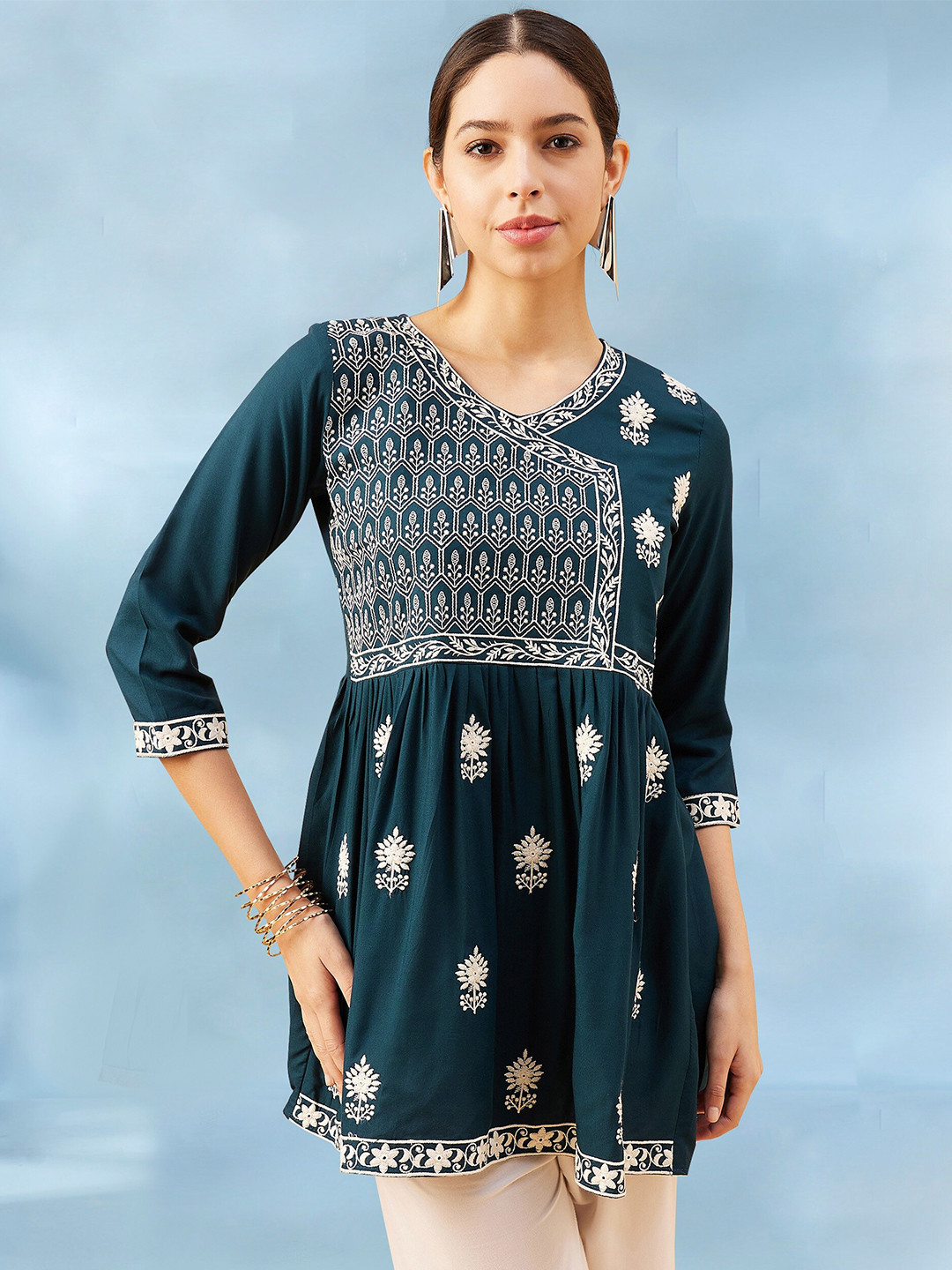 Winza Designer Ethnic Motifs Embroidered V-Neck Thread Work A-Line Kurti