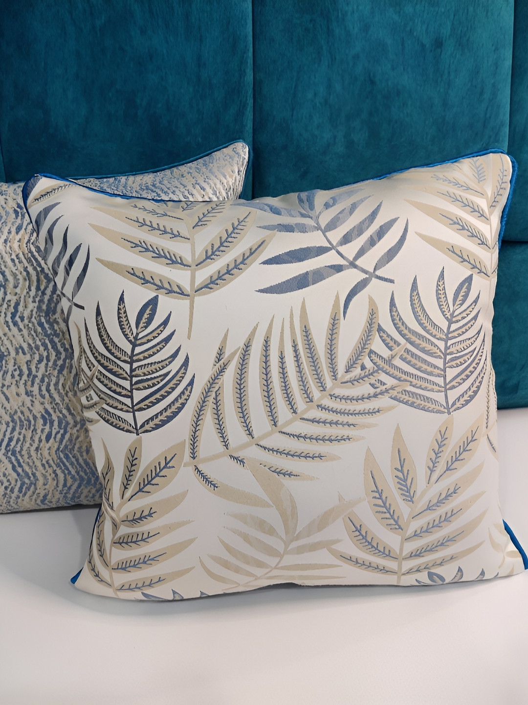 SWA PEACHES DESIGN STUDIOS Leaf Design White Leaf Cotton 2 Pcs Cushion Covers -16x16In
