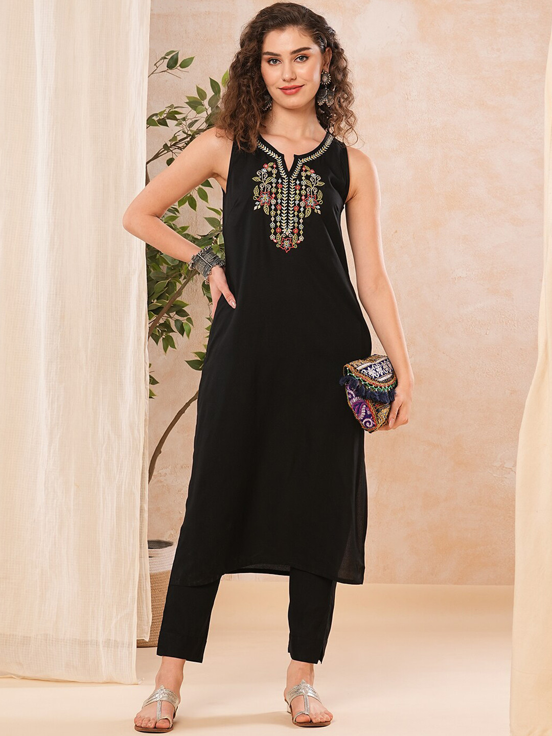 Globus Floral Embroidered Straight Kurta & Elasticated Pants Fusion Set