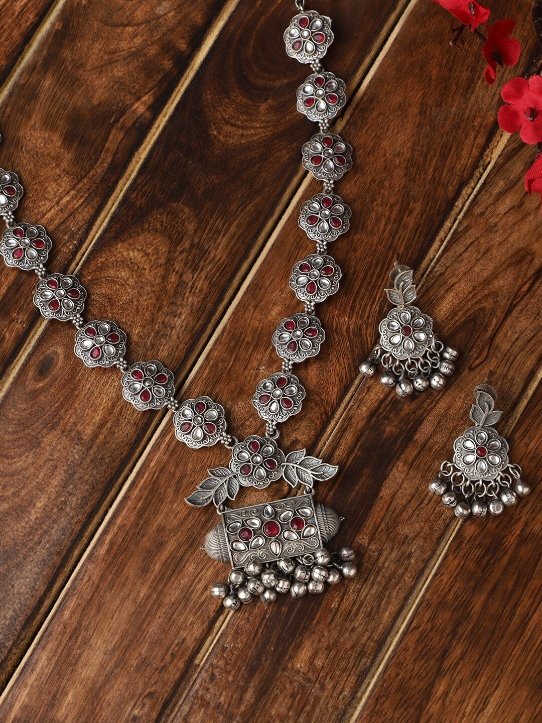 VENI Silver Plated 92.5 Stone-Studded & Beaded Jewellery Set