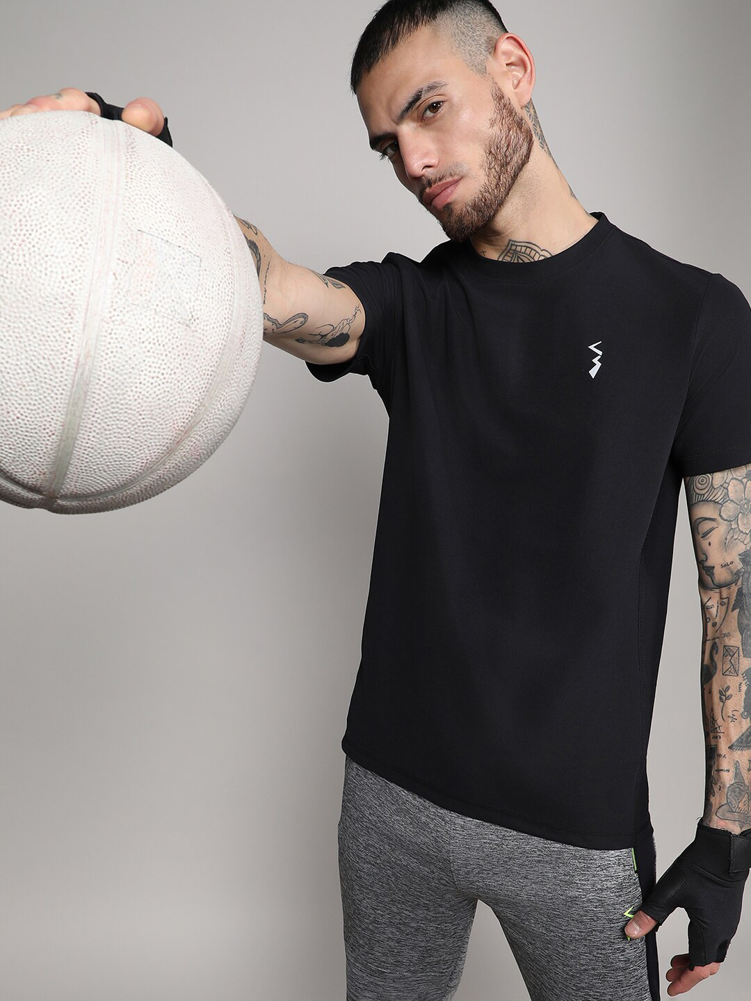 Campus Sutra Men V-Neck Applique T-shirt
