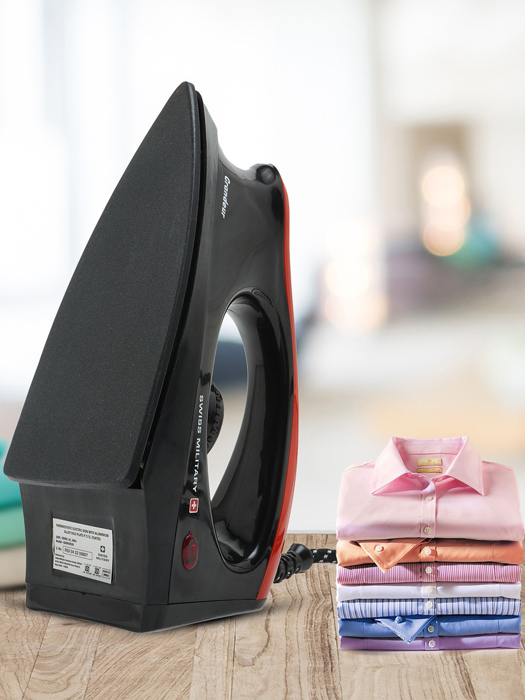 SWISS MILITARY Grandeur Red Plastic Temperature Control Dry Iron-1000W