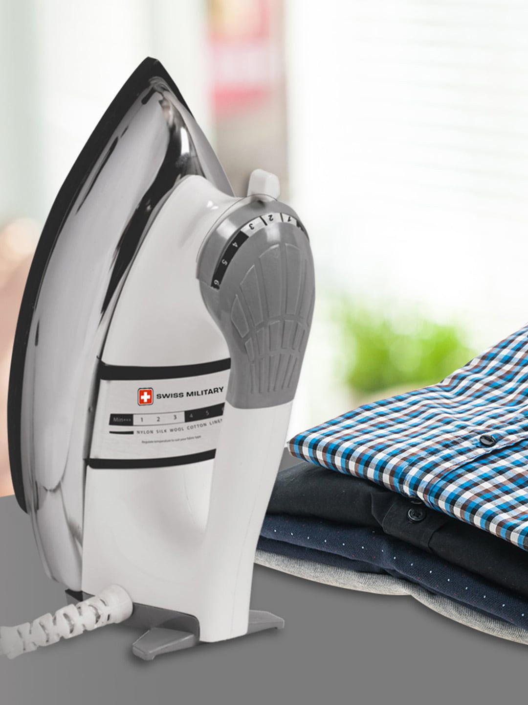 SWISS MILITARY Luxura White Plastic Temperature Control Dry Iron-1000W