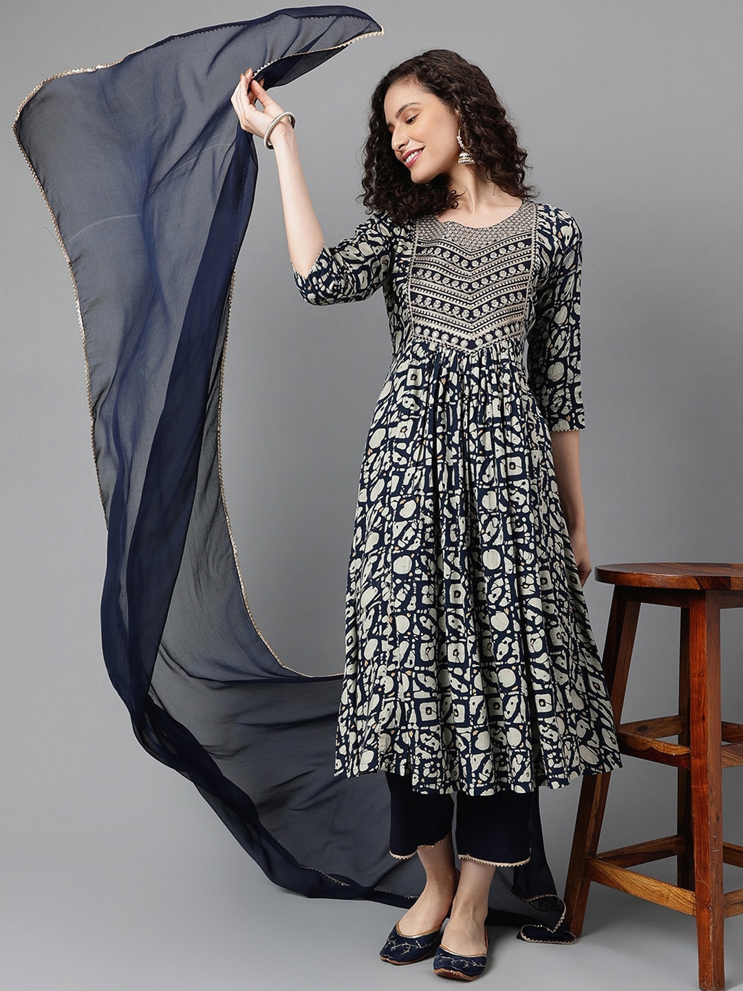 Khushal K Printed Empire Thread Work Kurta With Palazzos & With Dupatta - Kurta Sets for Women 27816940 | Myntra