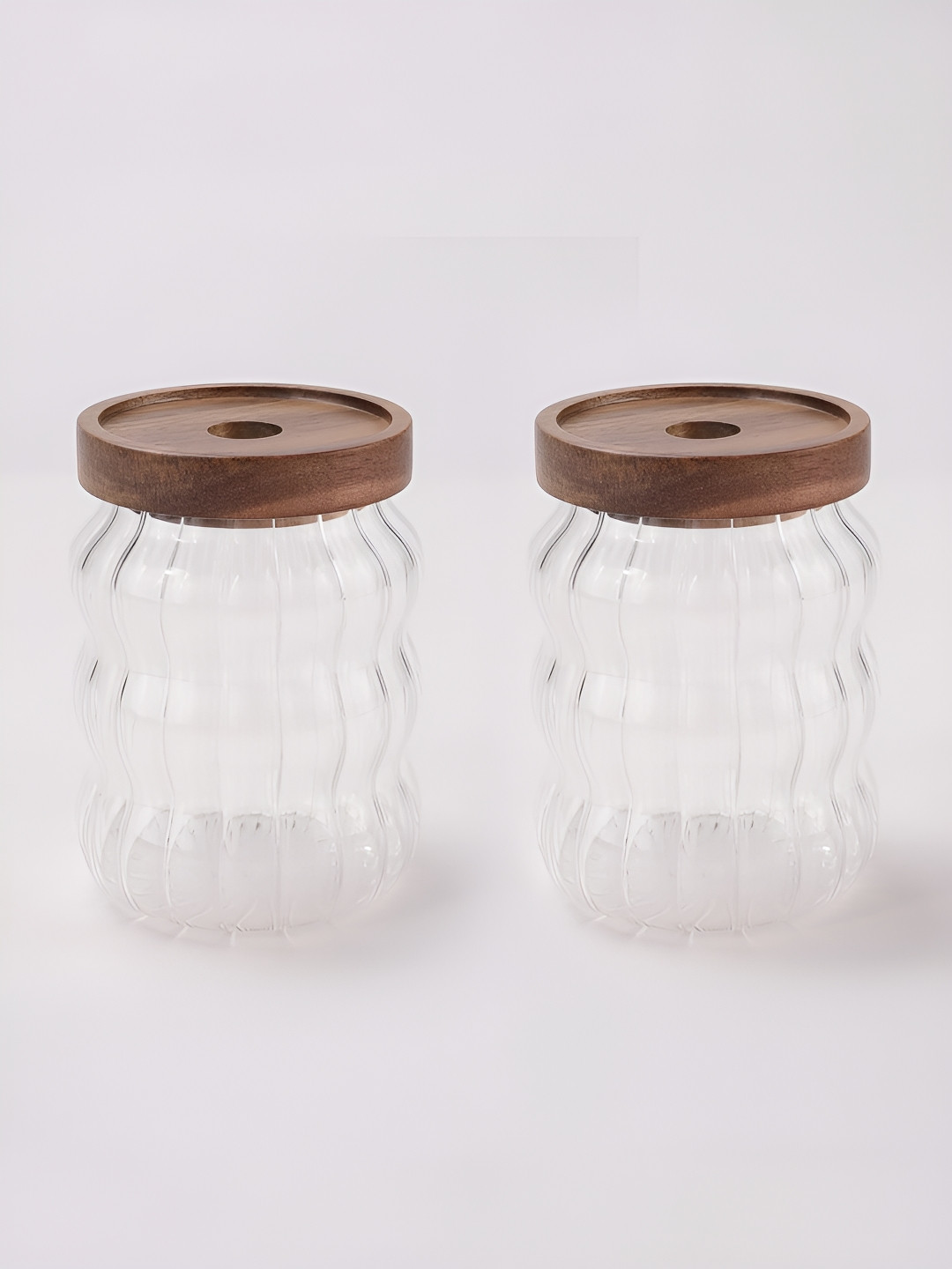 The Better Home Transparent Striped Borosilicate Glass Microwave Safe 2 Piece Clip-On Graduated Container-620ml