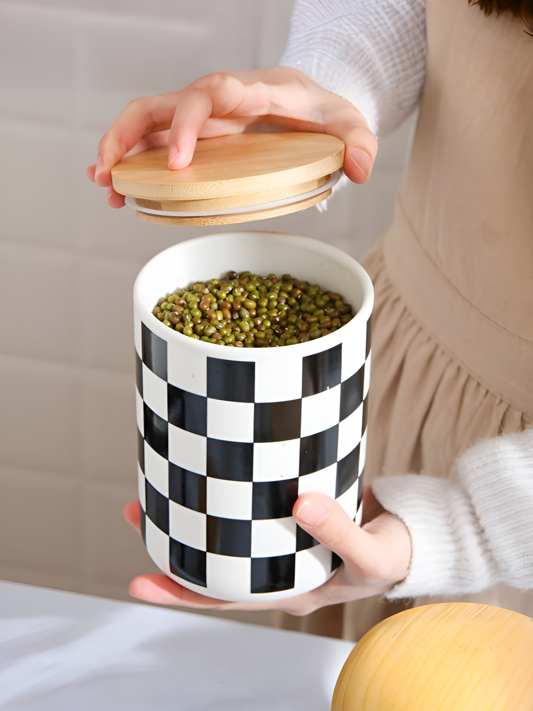 The Better Home Black Checkered Ceramic Microwave Safe Clip-On Canister-1L