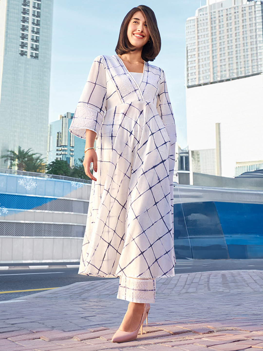 W Tie & Dye Thread Work Pure Cotton A-Line Kurta With Trousers