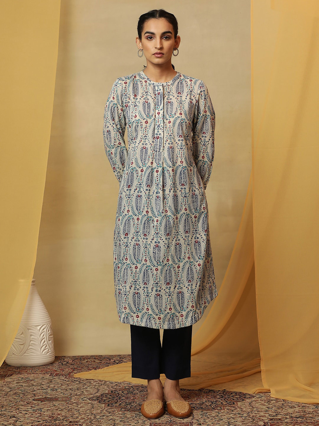 Folk Song  Off Folk Song hite Ethnic Motifs Printed Cotton Kurta