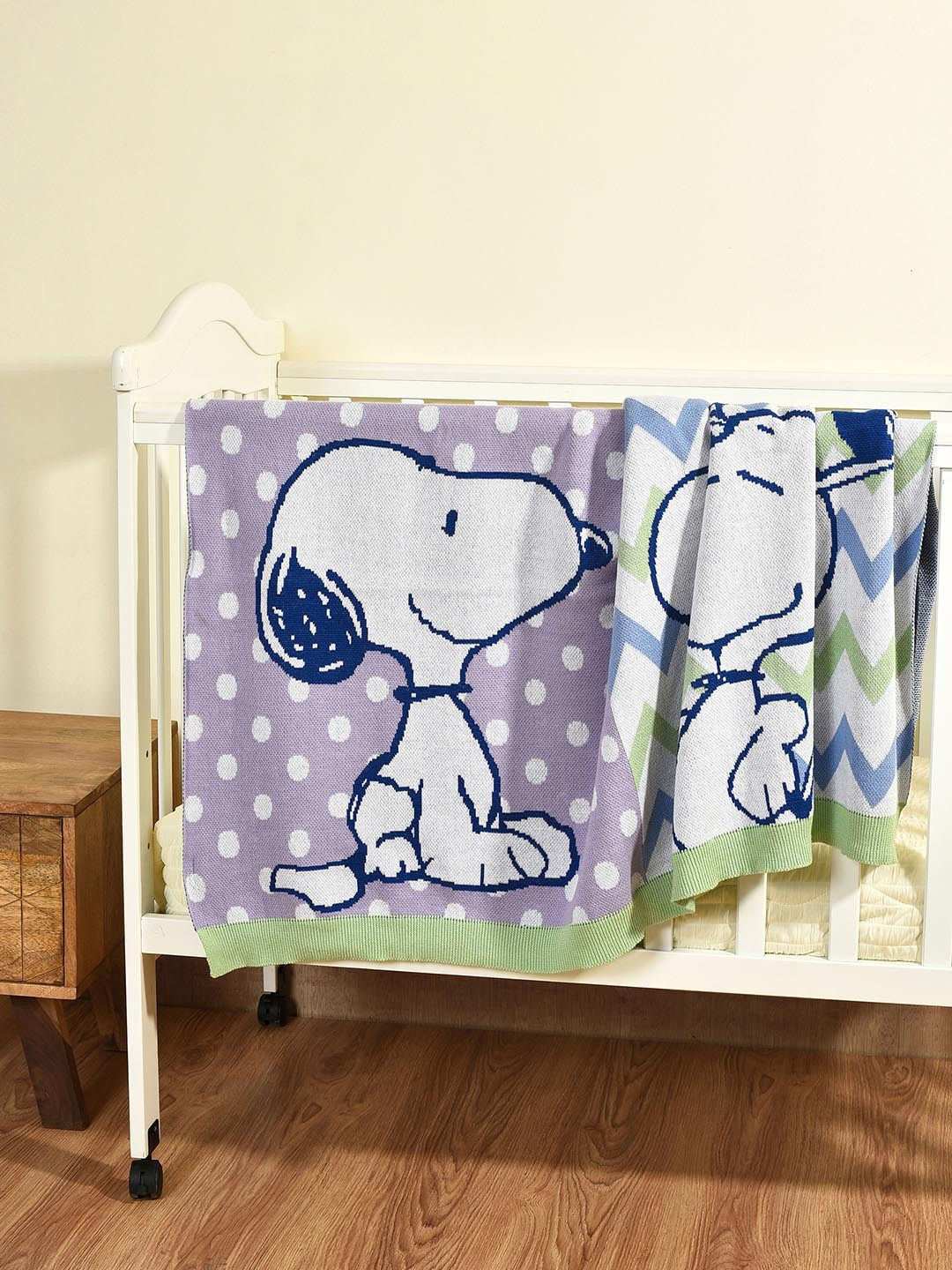 MiArcus Peanuts Snoopy Printed Premium Knitted Ultra-Soft Blanket, 115x150 cm - Multicolor