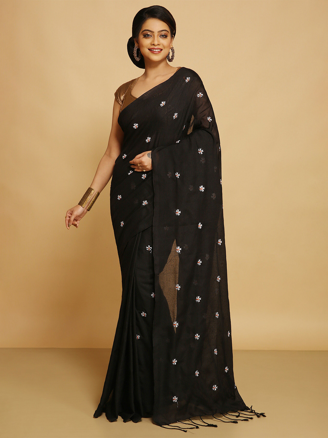 BENGAL HANDLOOM Floral Embroidered Taant Saree