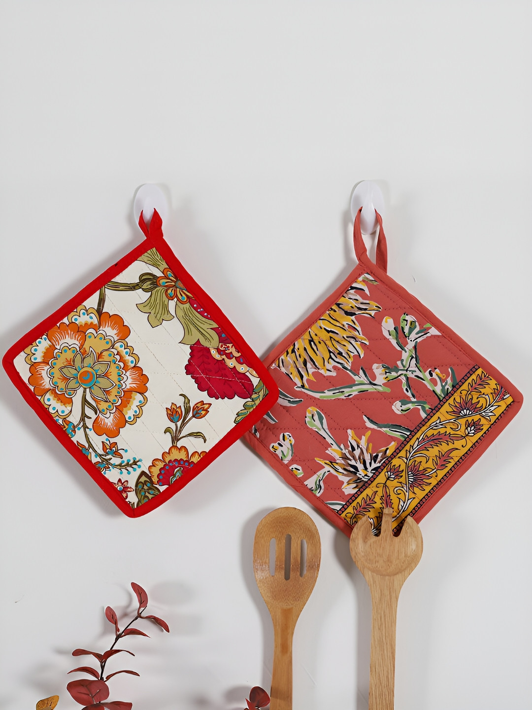 Ratan Cart White & Peach Colored 2 Pcs Printed Cotton Square Shaped Coasters