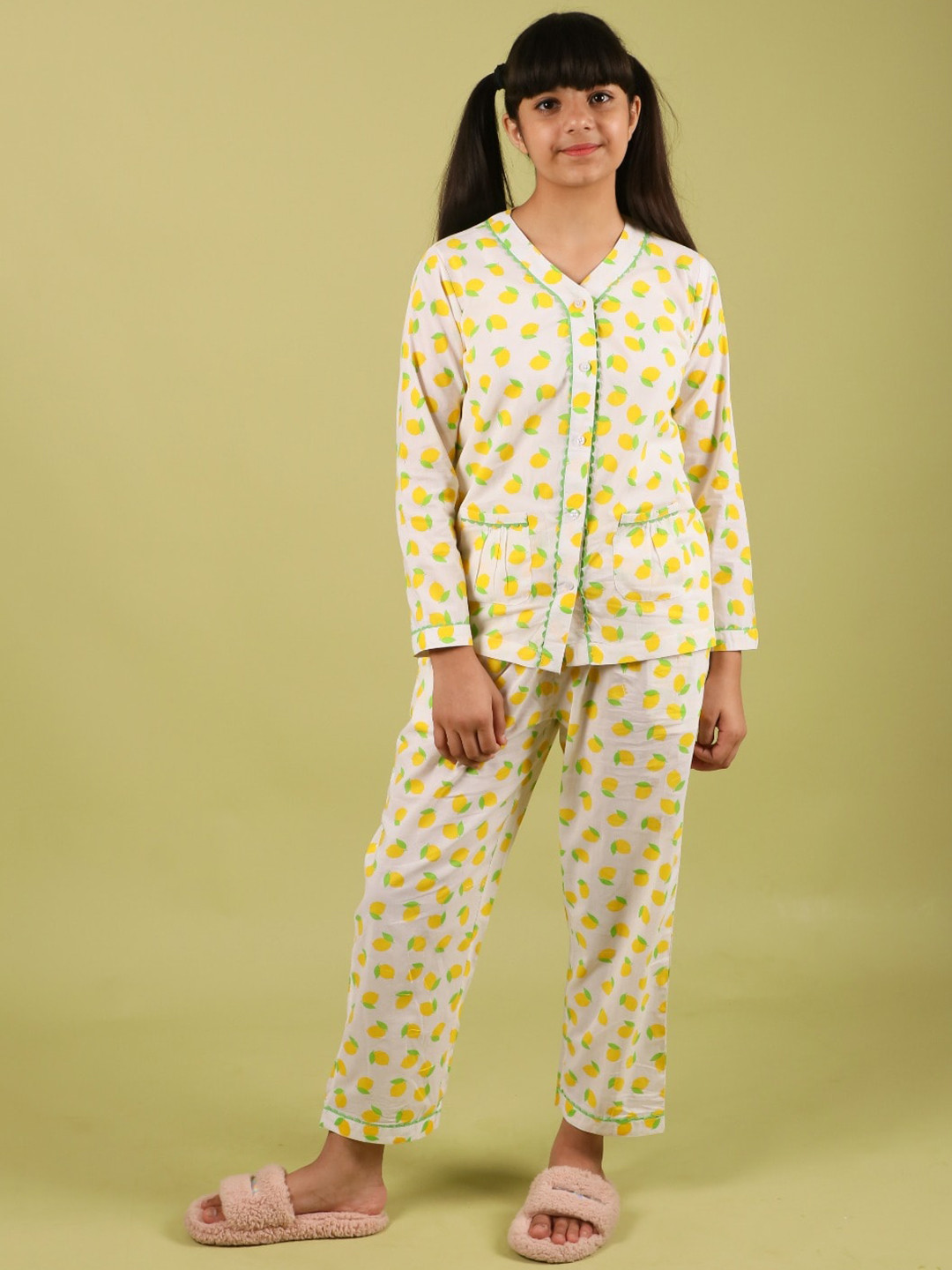 TWEENY MINI Girls Graphic Printed V-Neck Pure Cotton Shirt & Pyjama