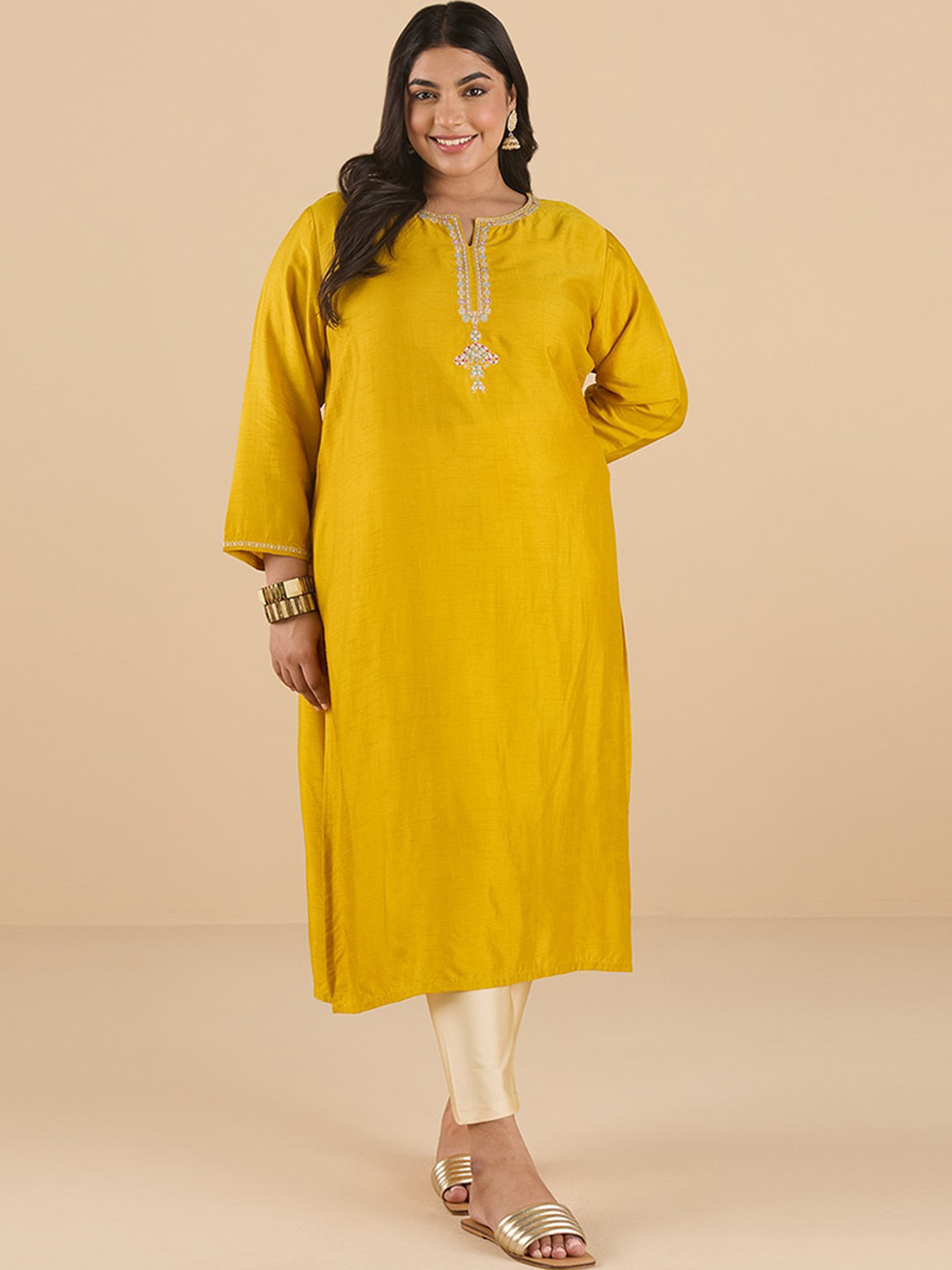 Big Hello - The Plus Life   Floral Yoke Design Notched Neck Thread Work Straight Kurta