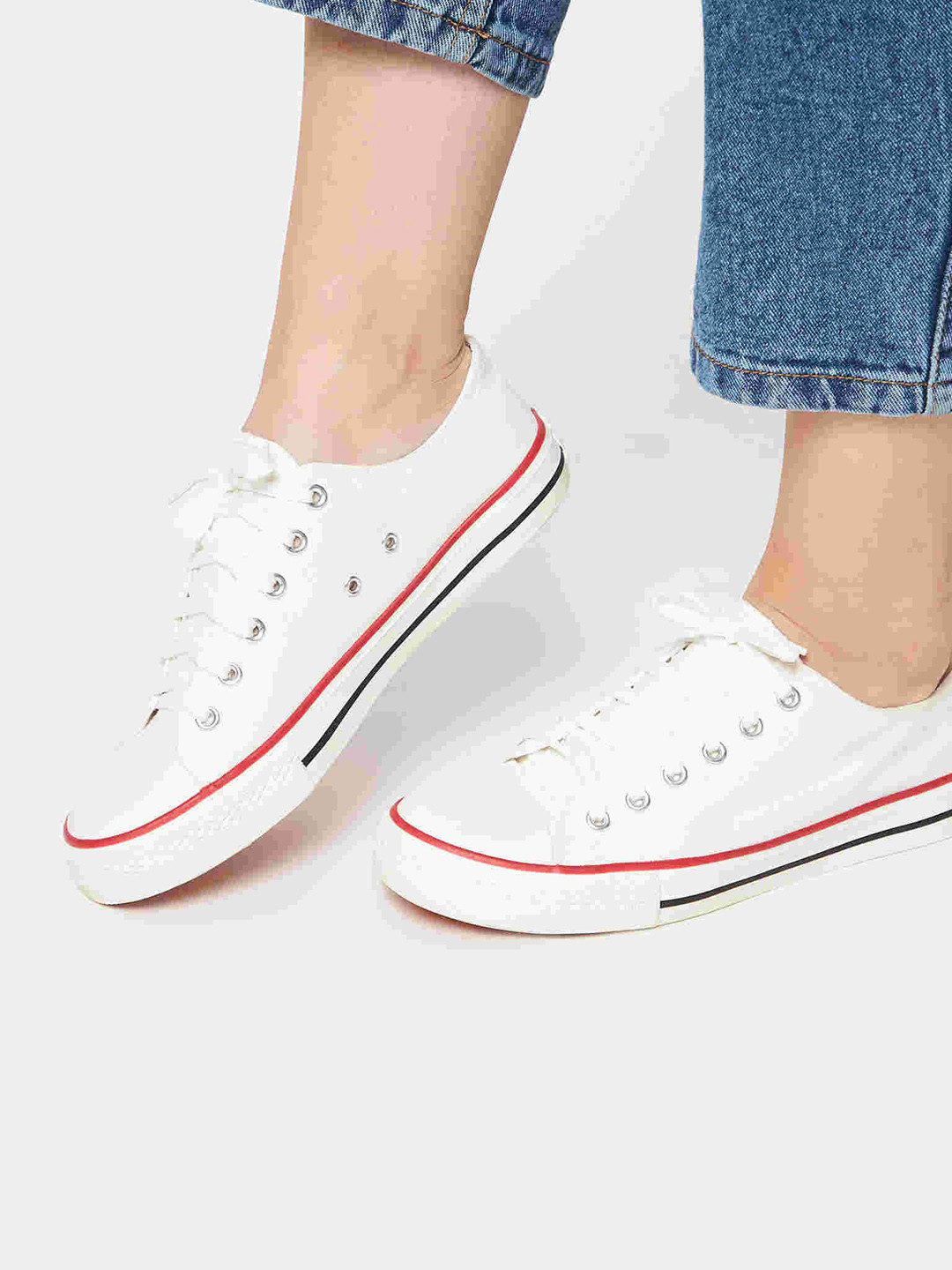 The Roadster Lifestyle Co. Women White Comfort Insole Canvas Lace-Up Sneakers
