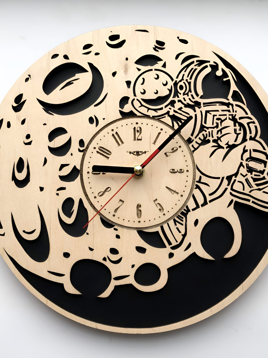 QEZNEF Beige & Black Textured Wooden Round Contemporary Wall Clock