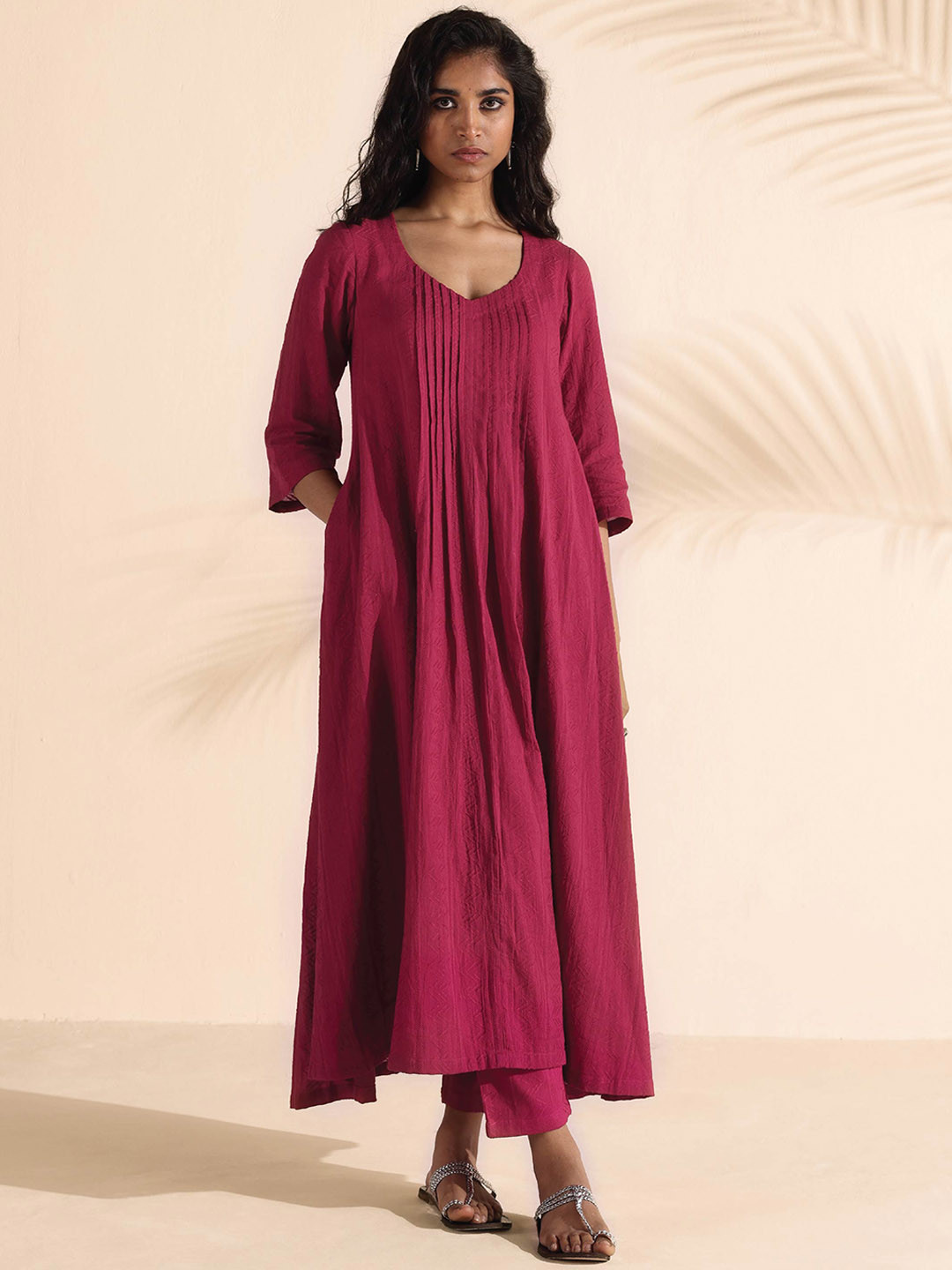 trueBrowns Striped Pleated V-Neck Pure Cotton Kurta with Trousers