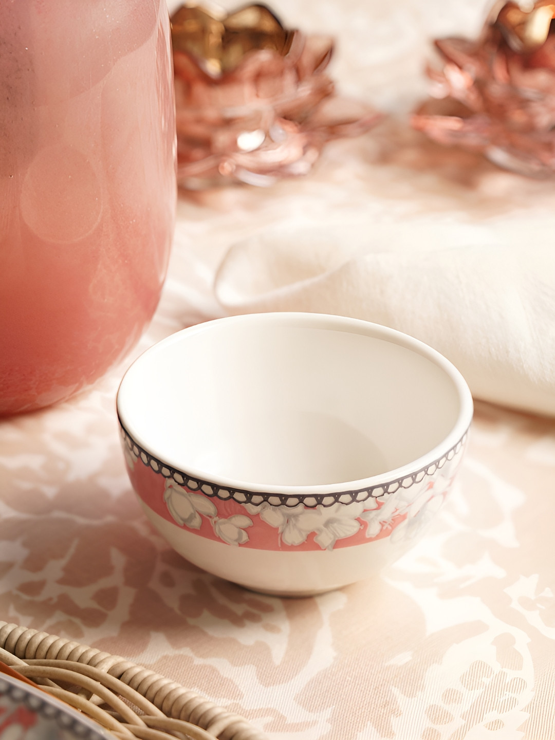 Pure Home and Living Pink & White Ceramic 1 Pieces Dishwasher Safe Serving Bowl